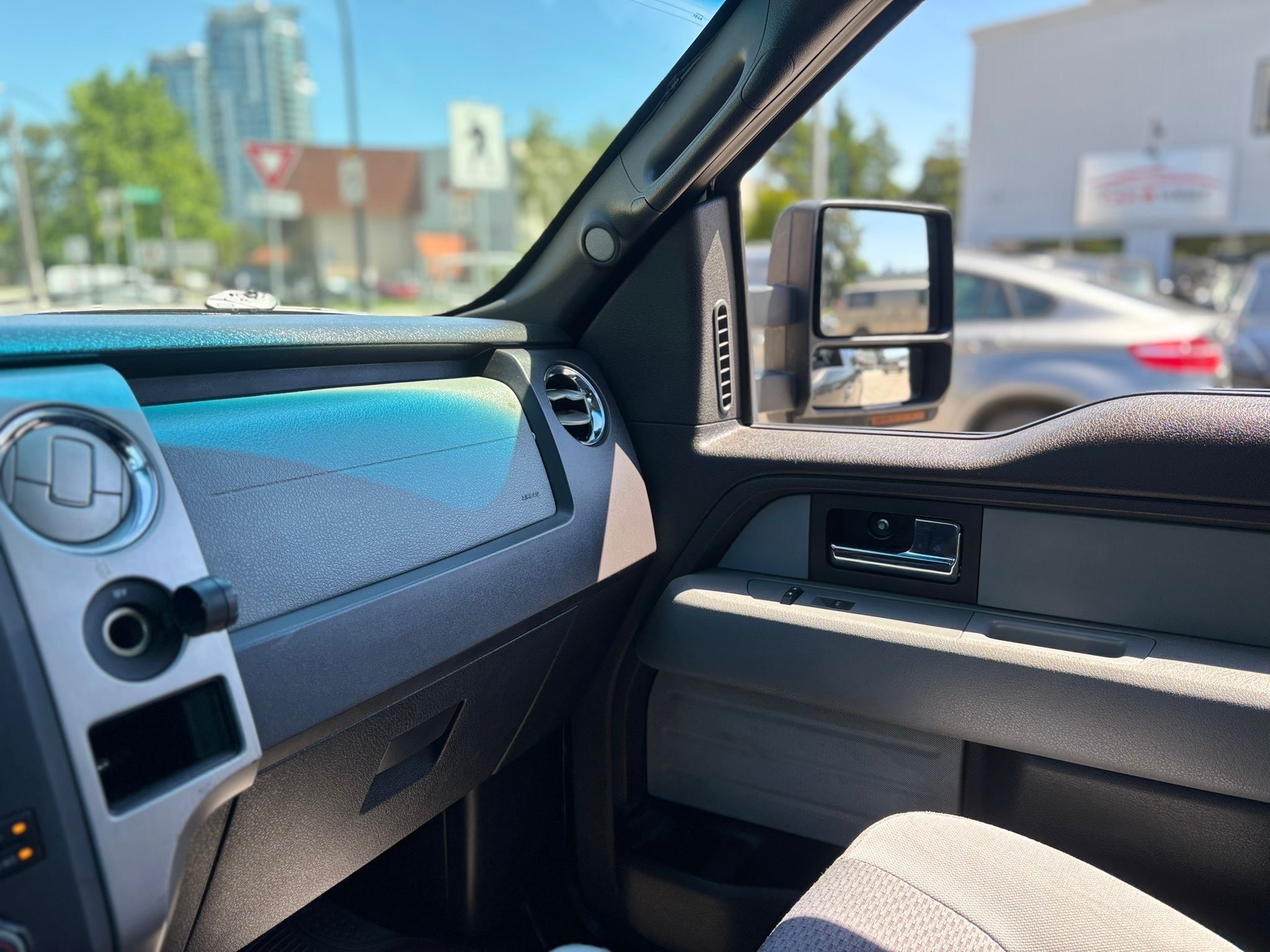 /canwestautoinc/2012-Ford-F-150-3338206530338157.jpg