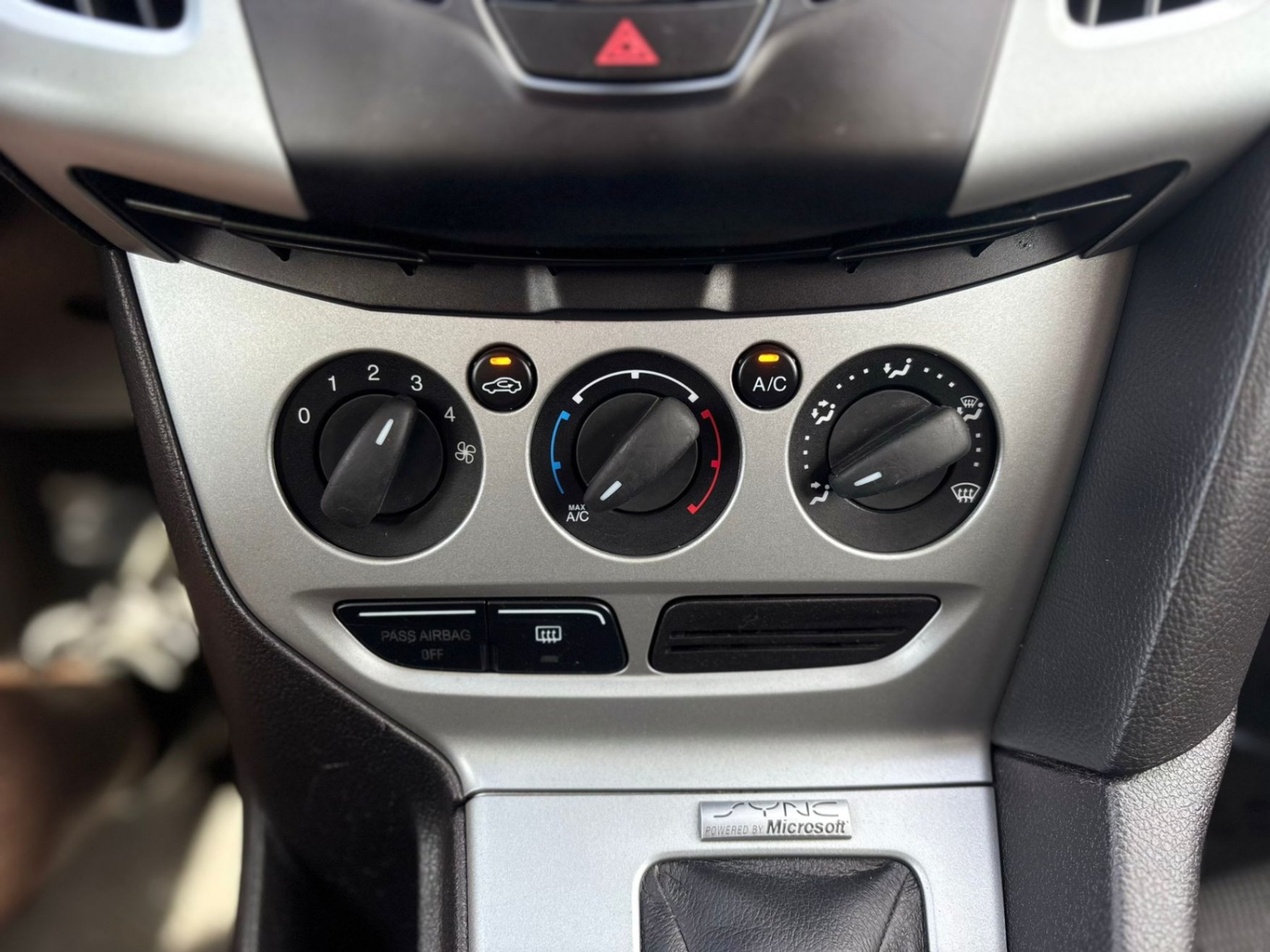 /canwestautoinc/2012-Ford-Focus-406044065354928.jpg
