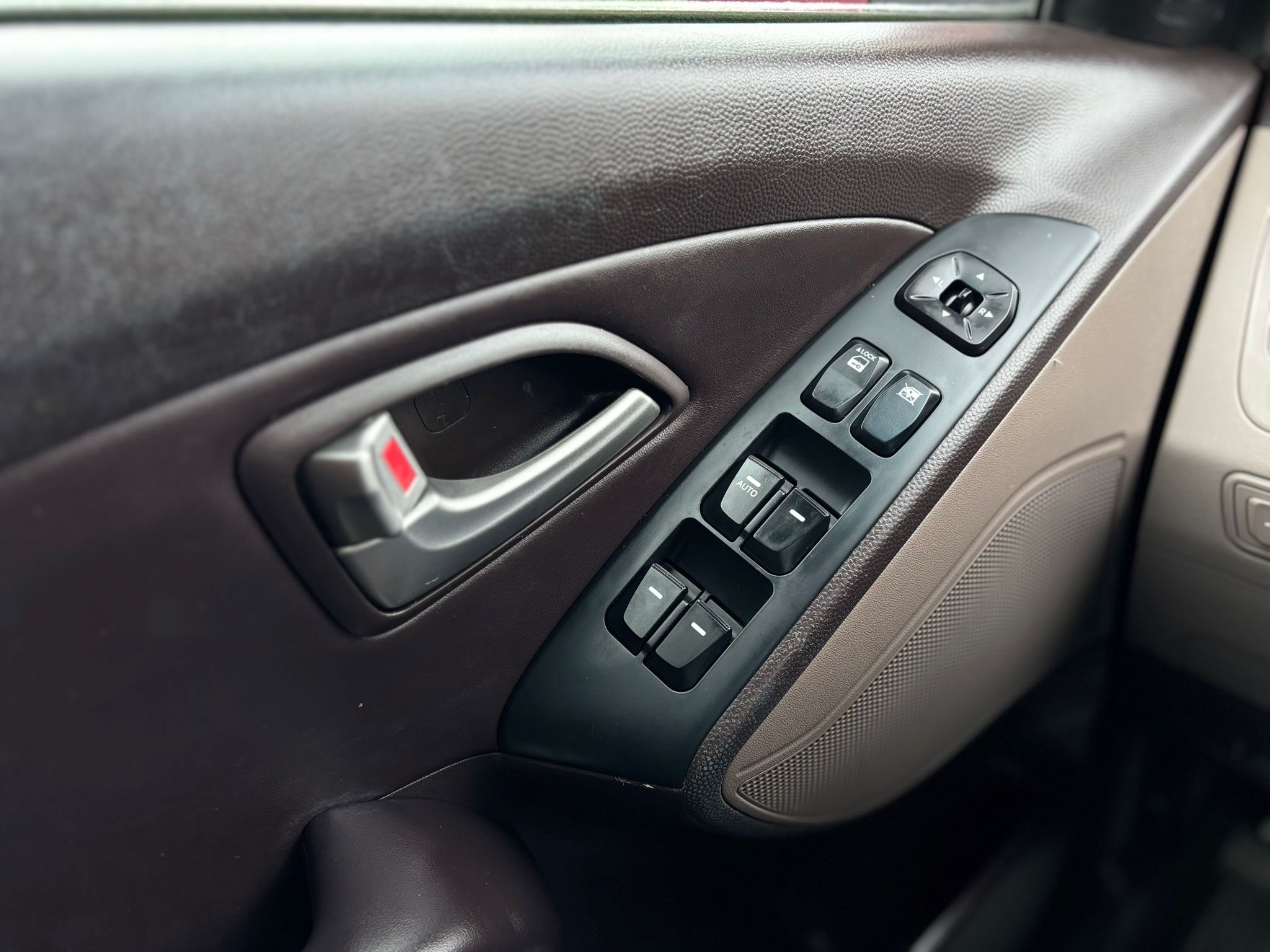 /canwestautoinc/2012-Hyundai-Tucson-934725940198337.jpg