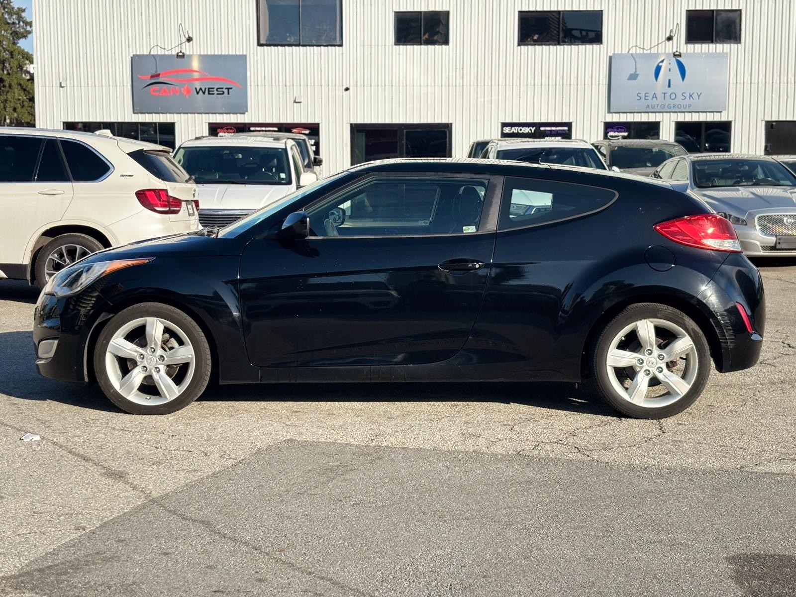 /canwestautoinc/2012-Hyundai-Veloster-04655740616834292.jpg