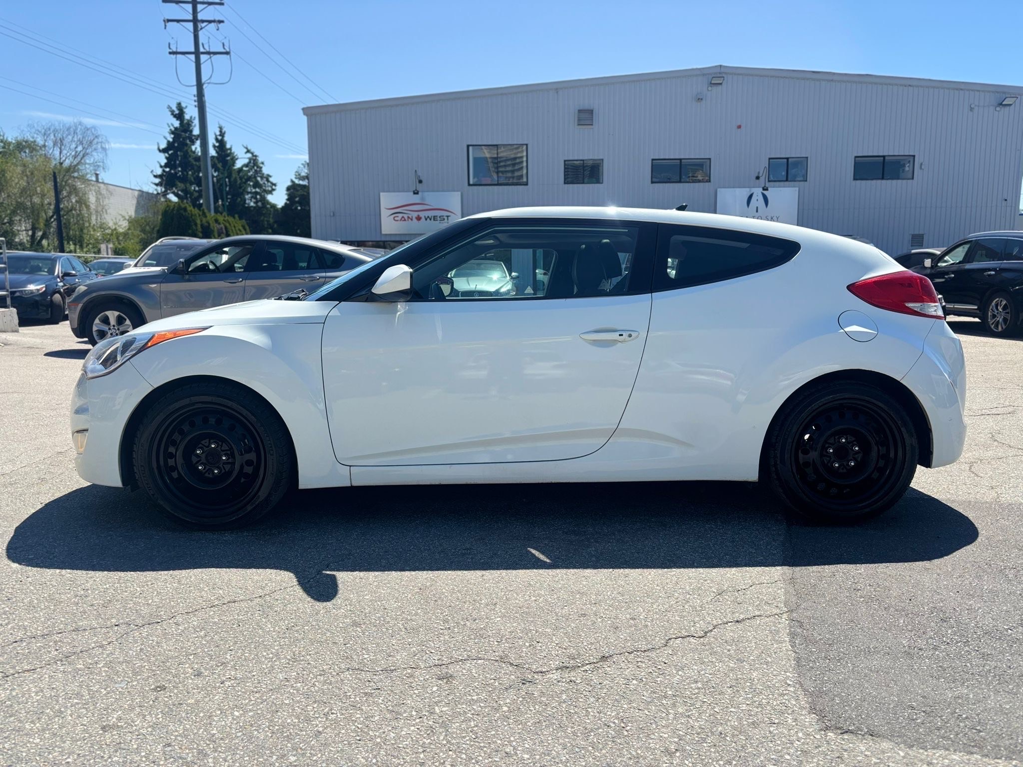 /canwestautoinc/2012-Hyundai-Veloster-09976645644828452.jpg