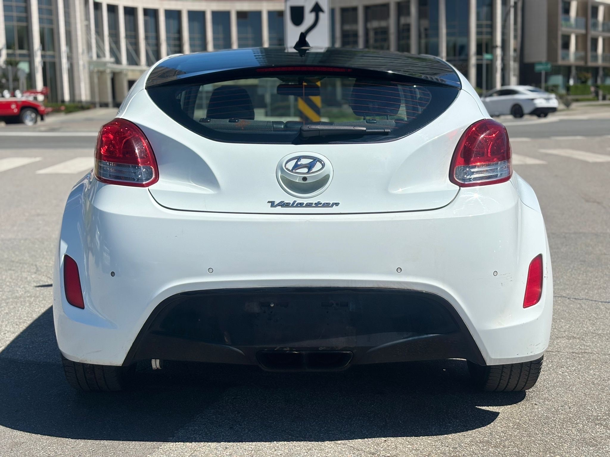 /canwestautoinc/2012-Hyundai-Veloster-12794434593499182.jpg