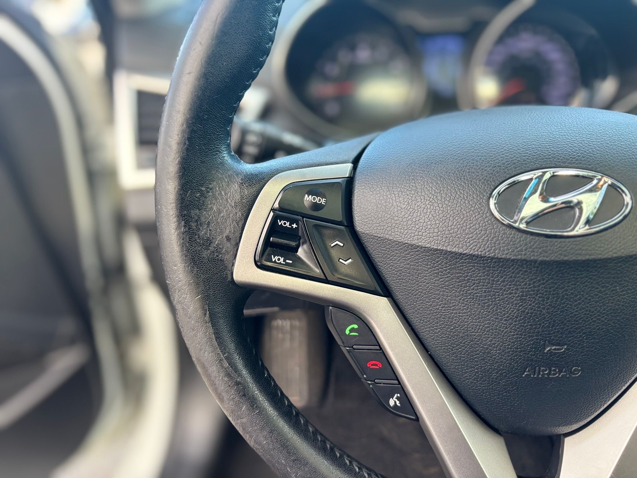 /canwestautoinc/2012-Hyundai-Veloster-14526276349575662.jpg