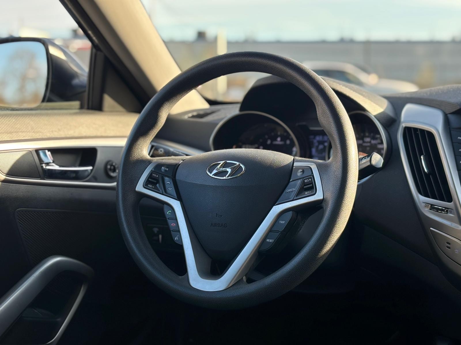 /canwestautoinc/2012-Hyundai-Veloster-18903542034897236.jpg