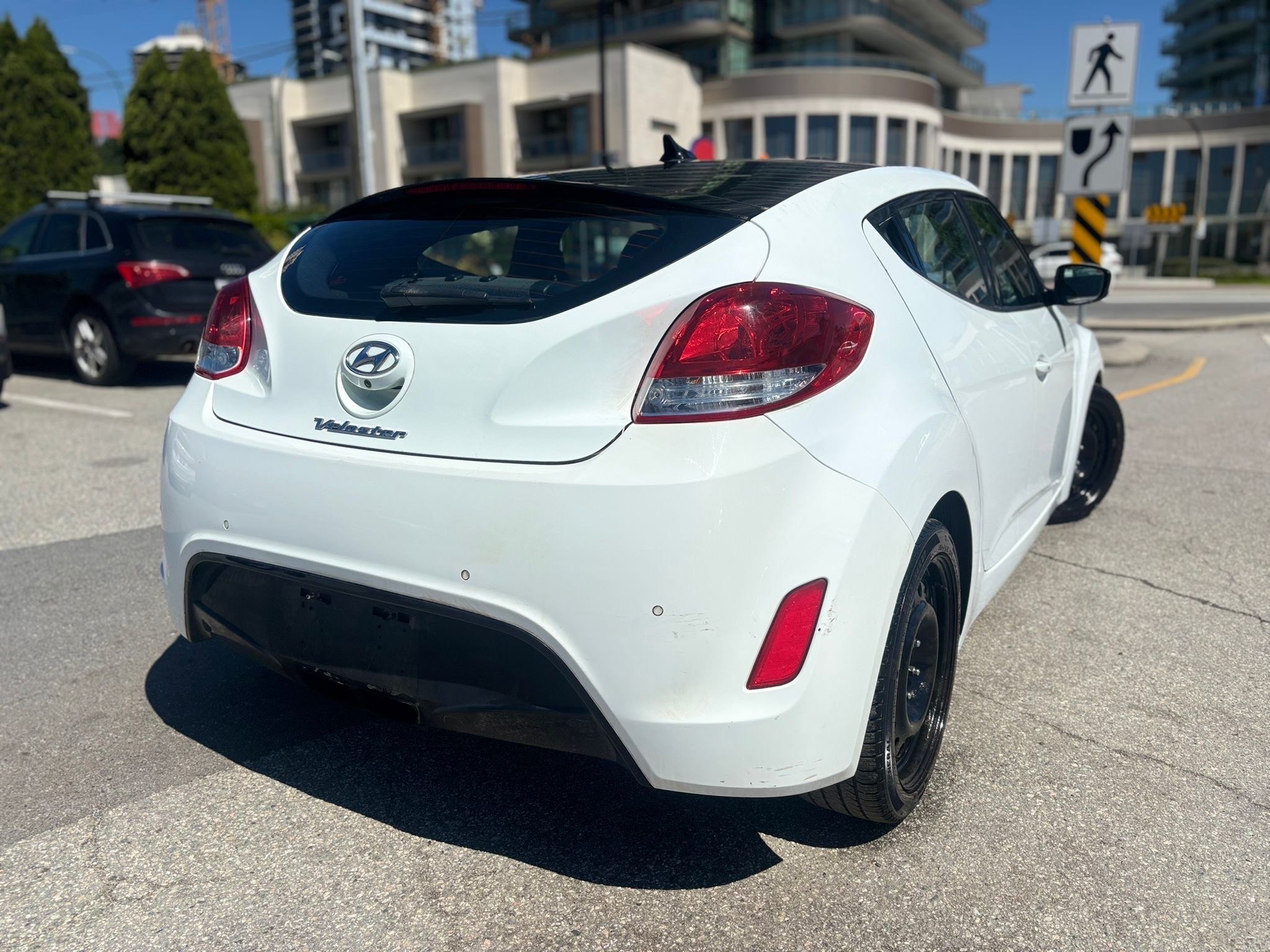 /canwestautoinc/2012-Hyundai-Veloster-23799933652337435.jpg