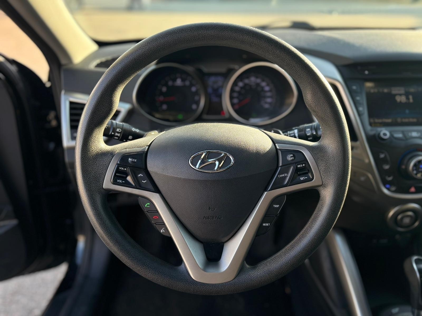 /canwestautoinc/2012-Hyundai-Veloster-9022673558083485.jpg