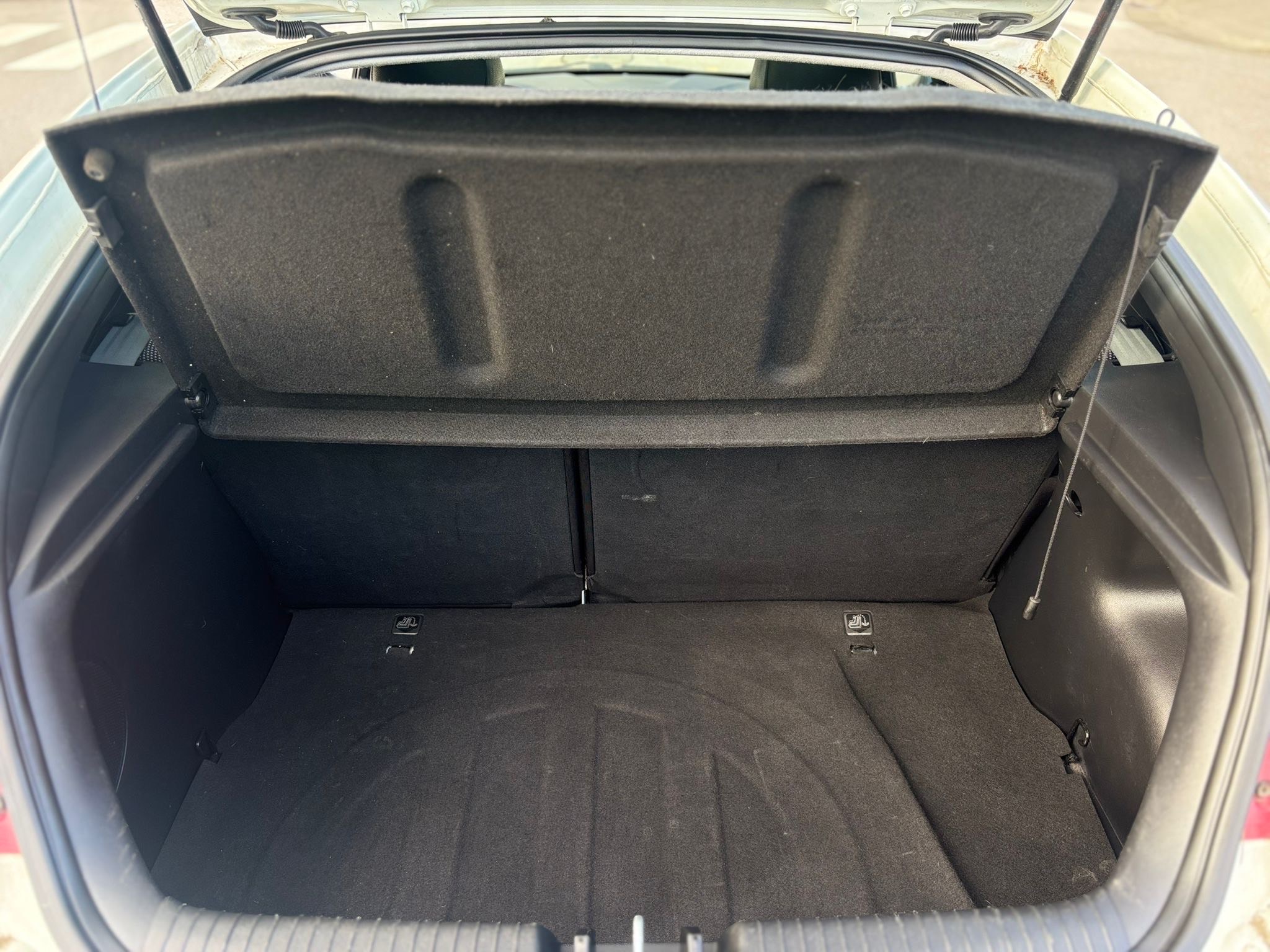 /canwestautoinc/2012-Hyundai-Veloster-9776333277575471.jpg