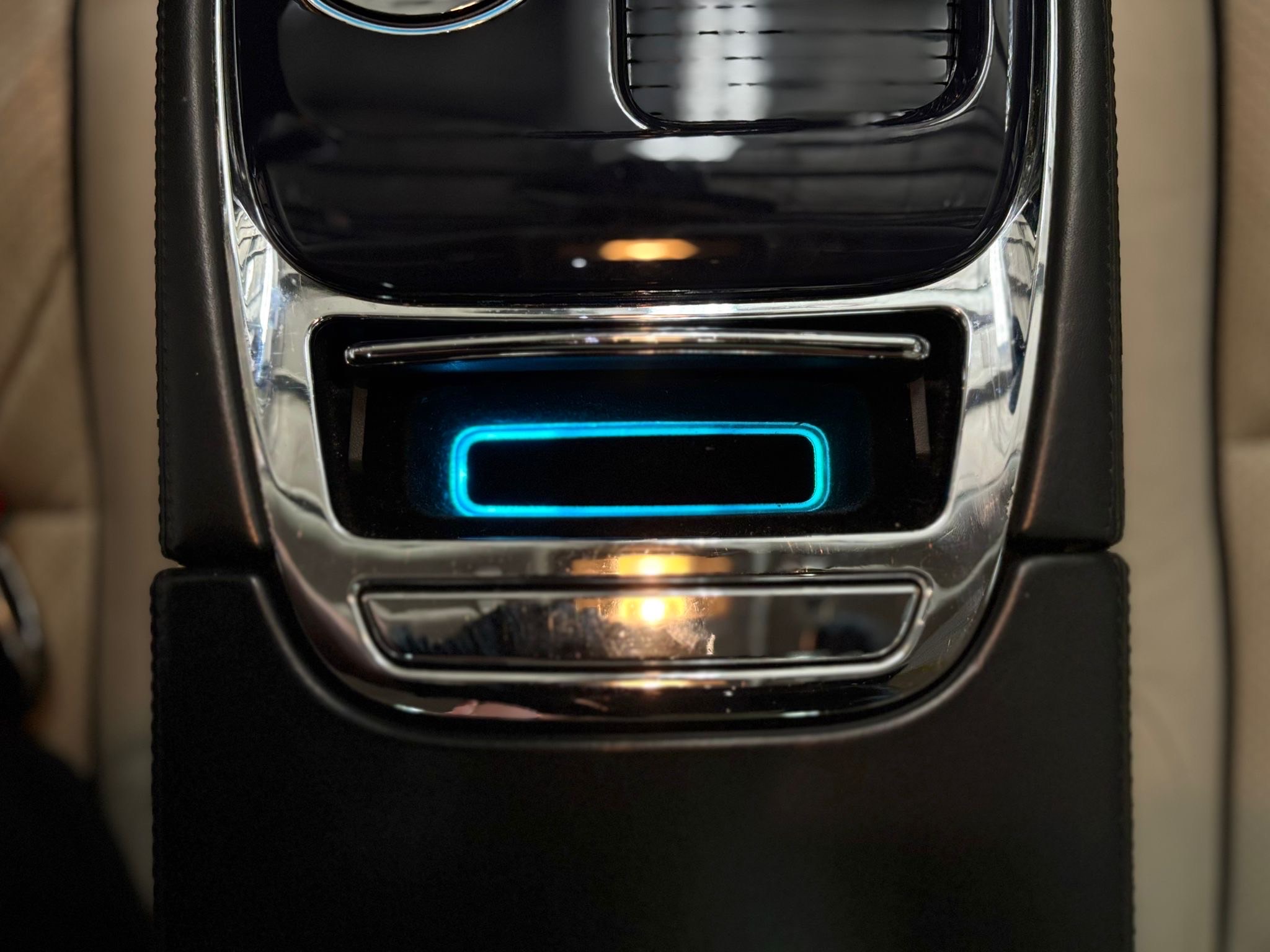 /canwestautoinc/2012-Jaguar-XJ-05434710869070636.jpg