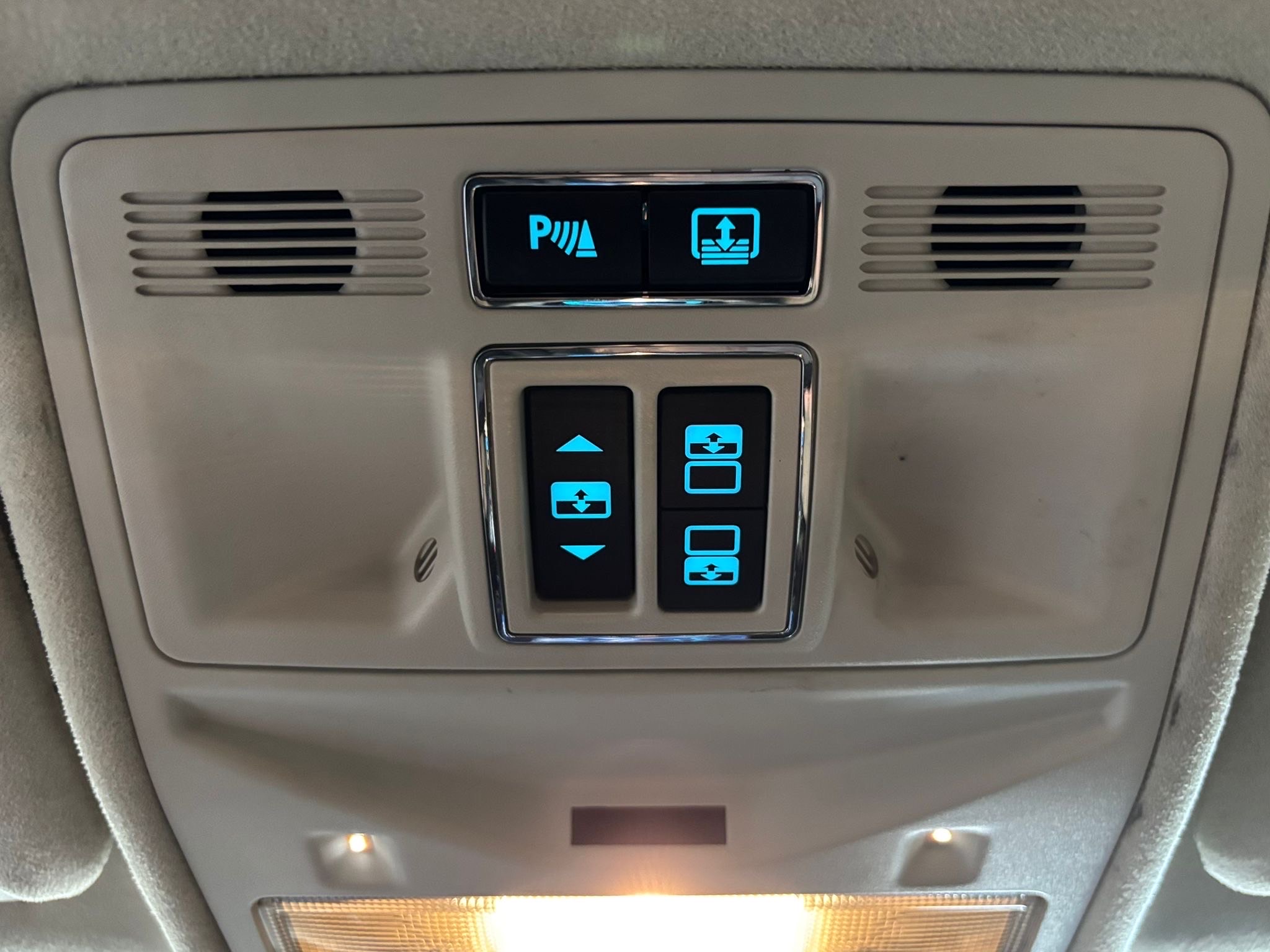 /canwestautoinc/2012-Jaguar-XJ-20058556513454362.jpg