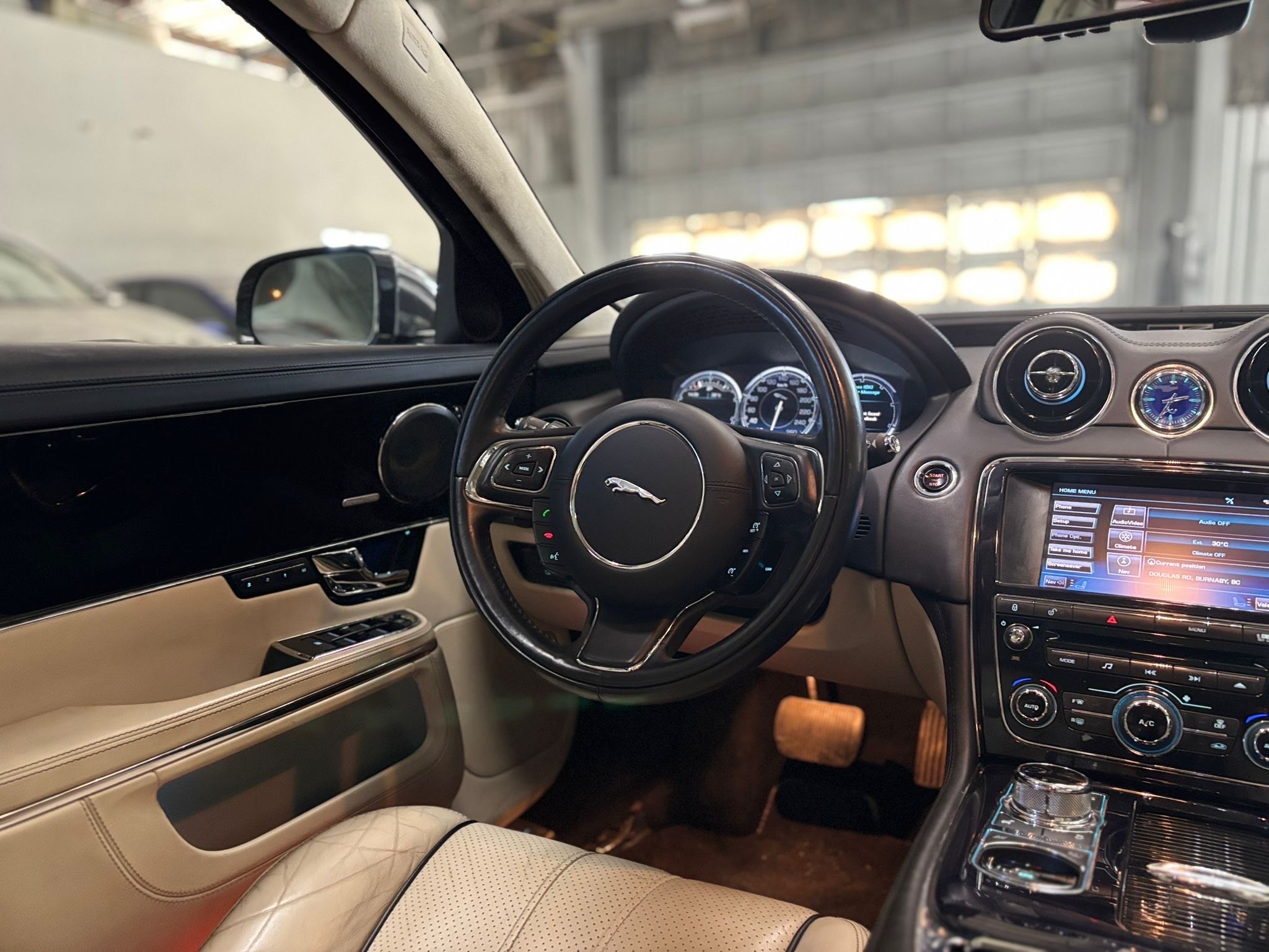 /canwestautoinc/2012-Jaguar-XJ-5166605105357343.jpg