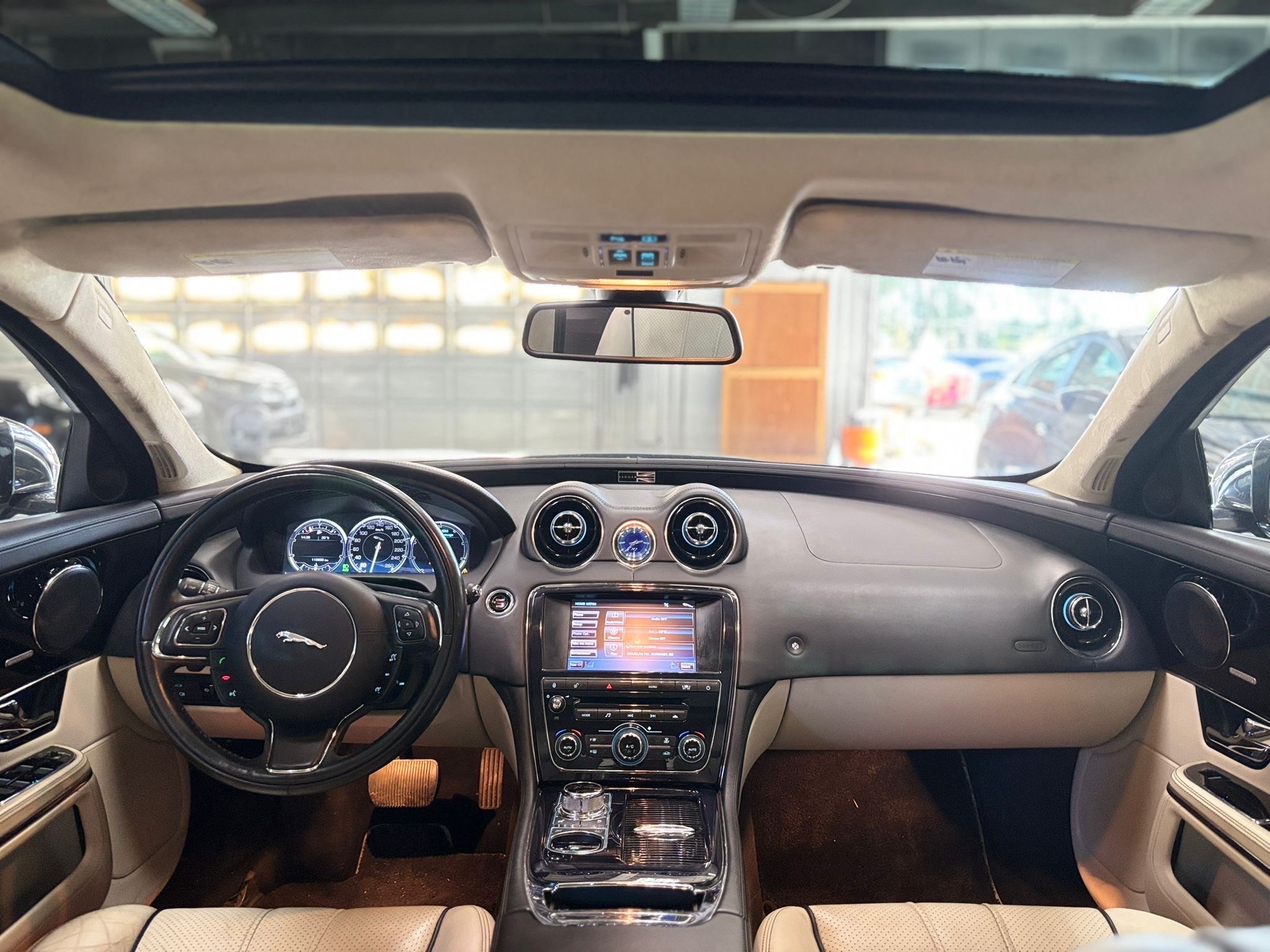 /canwestautoinc/2012-Jaguar-XJ-5283381130394924.jpg