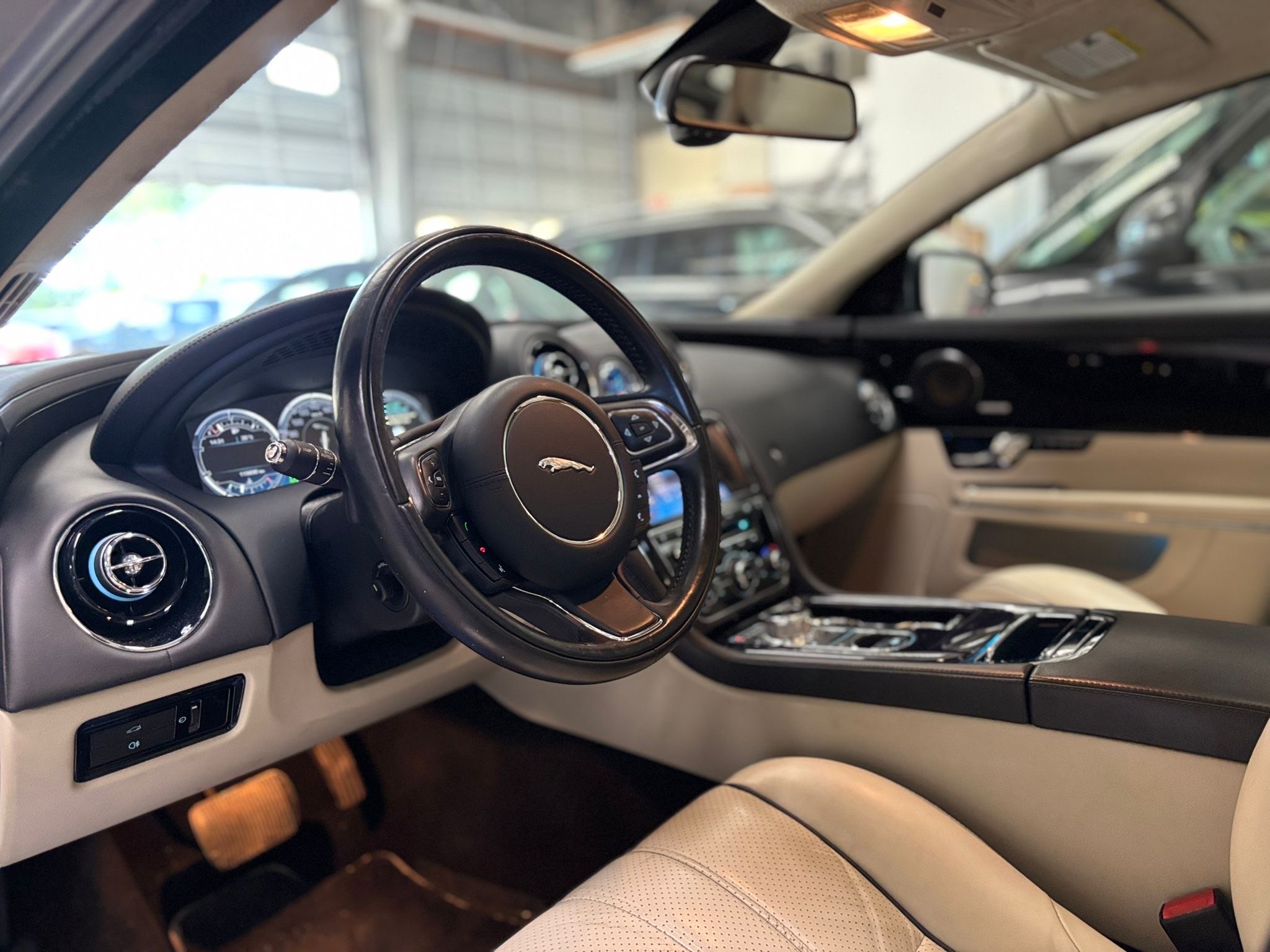 /canwestautoinc/2012-Jaguar-XJ-6984535420306544.jpg