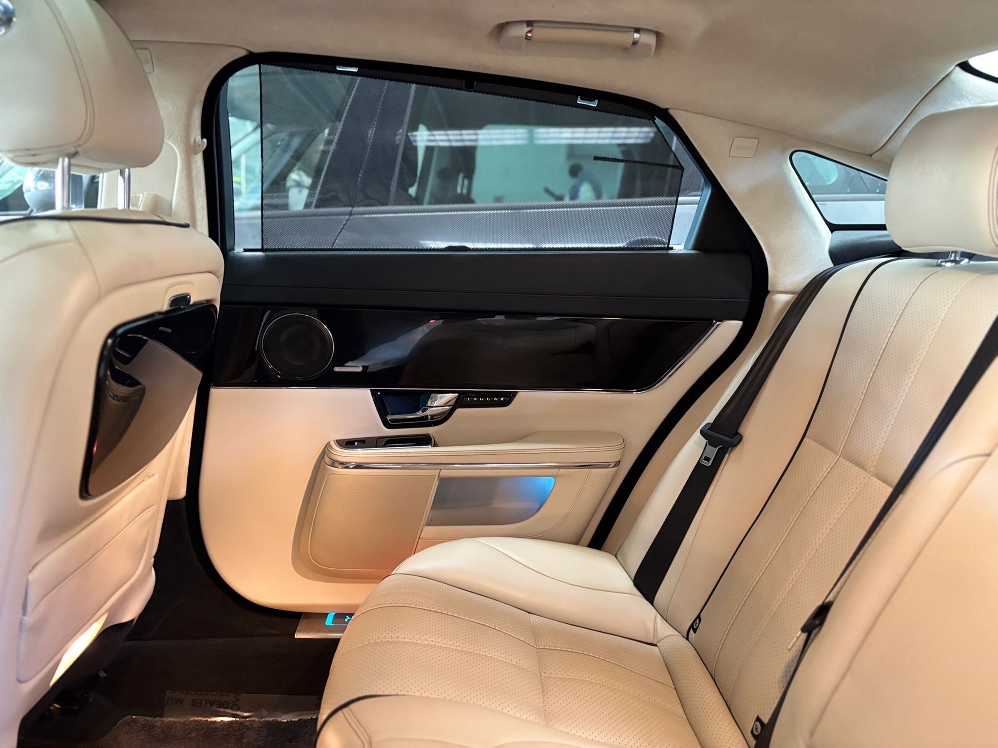/canwestautoinc/2012-Jaguar-XJ-8159527407673446.jpg