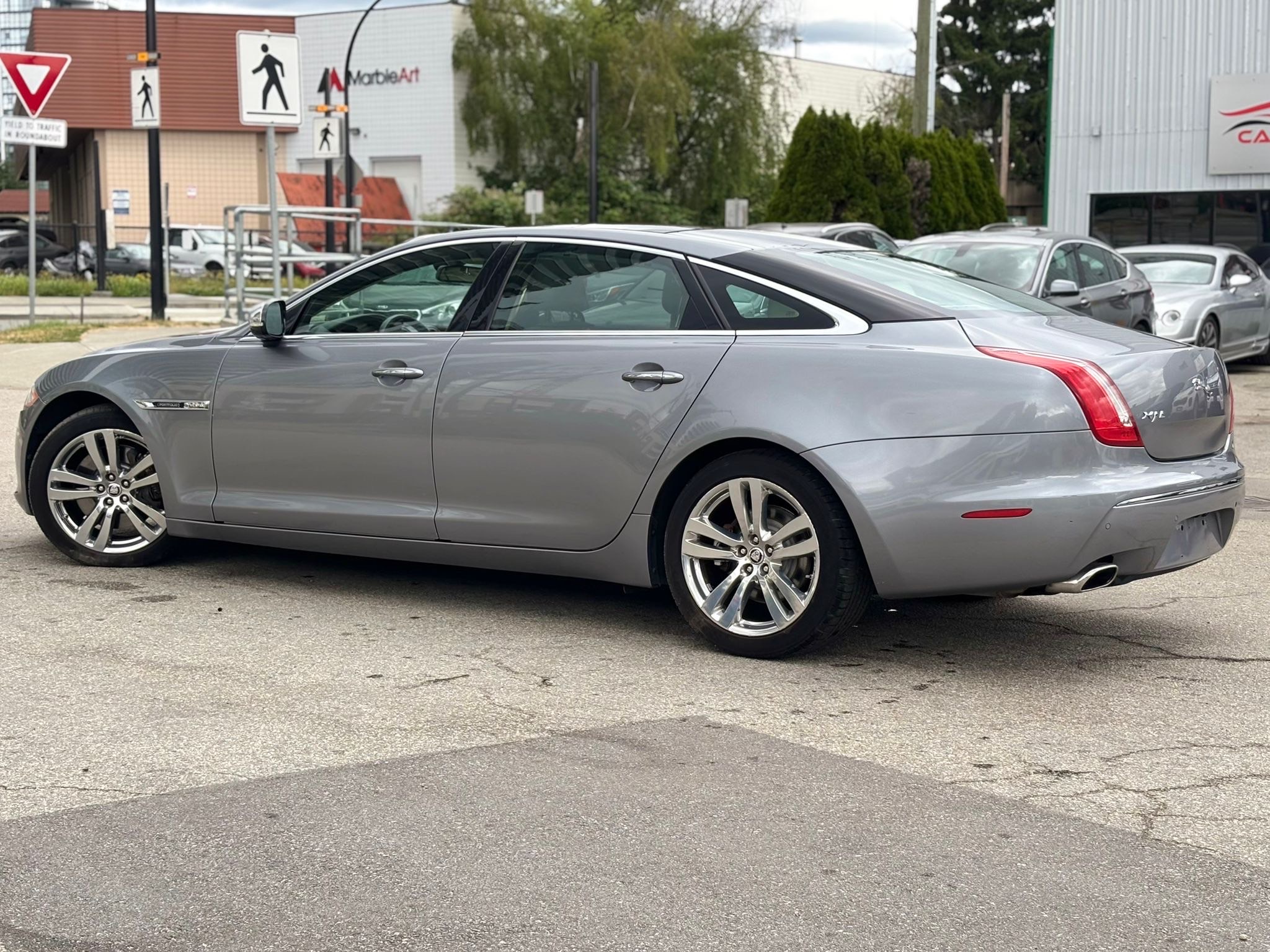 /canwestautoinc/2012-Jaguar-XJ-8392282852376916.jpg