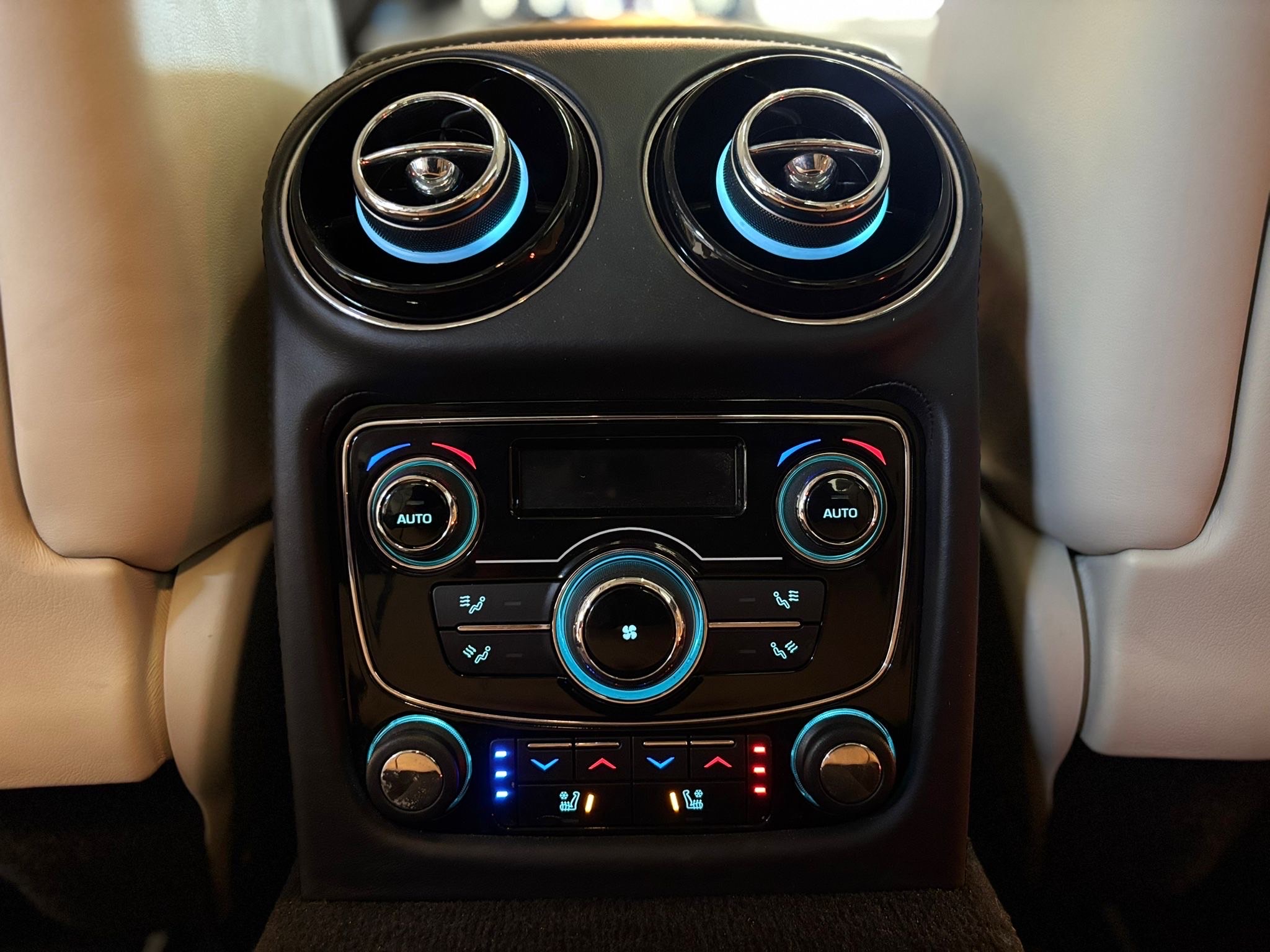 /canwestautoinc/2012-Jaguar-XJ-8508629101279566.jpg