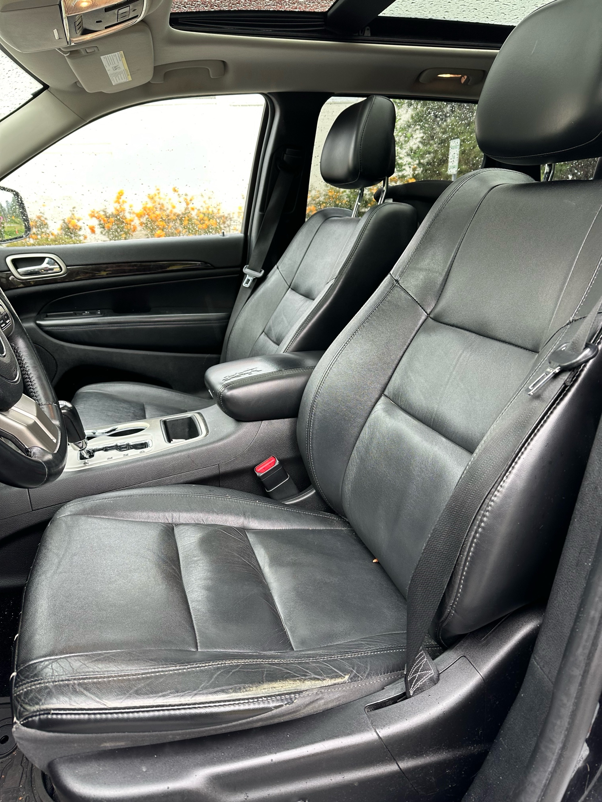 /canwestautoinc/2012-Jeep-GrandCherokee-12557255541144996.jpg