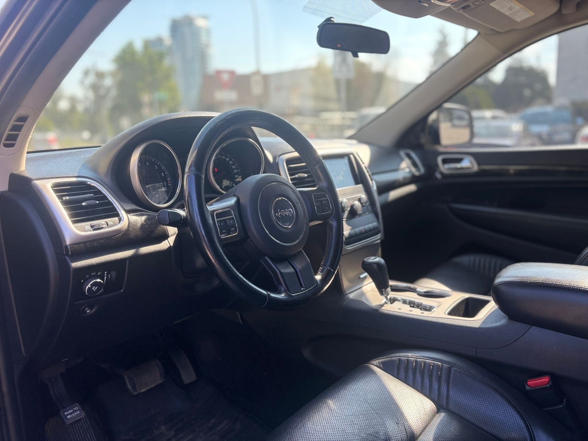 /canwestautoinc/2012-Jeep-GrandCherokee-5826546059544107.jpg