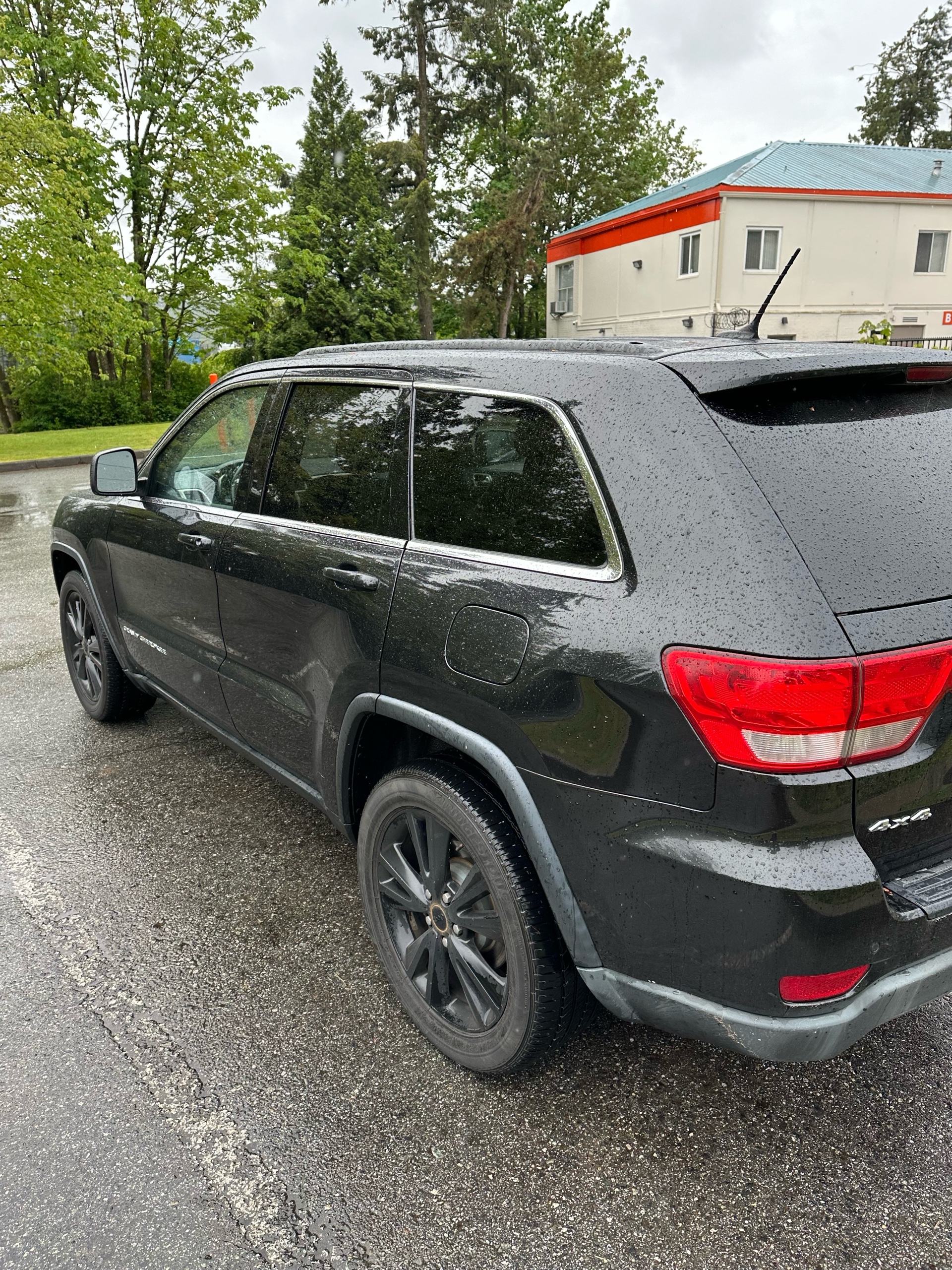 /canwestautoinc/2012-Jeep-GrandCherokee-9919957407669571.jpg