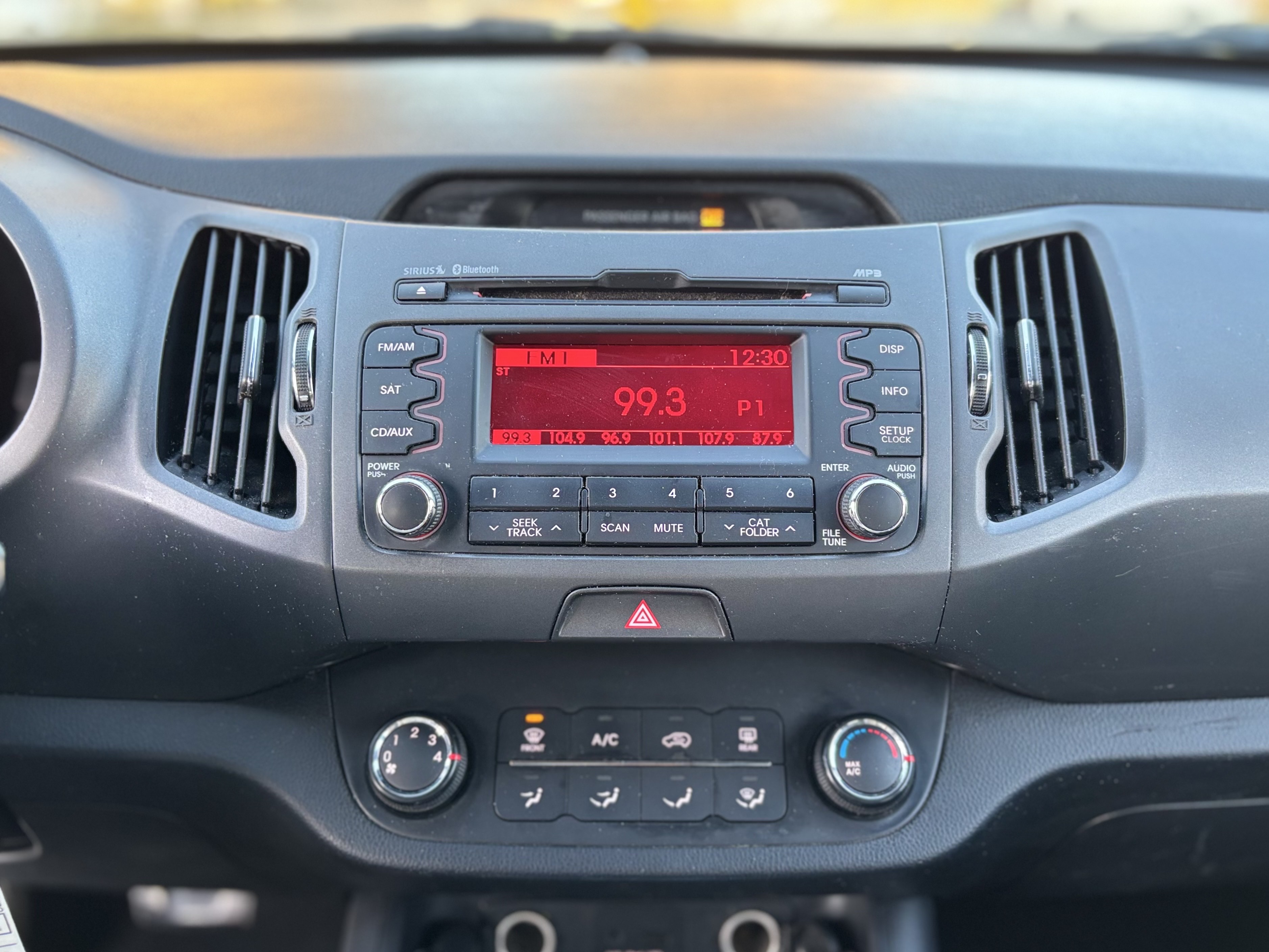 /canwestautoinc/2012-Kia-Sportage-05425928920524292.jpg