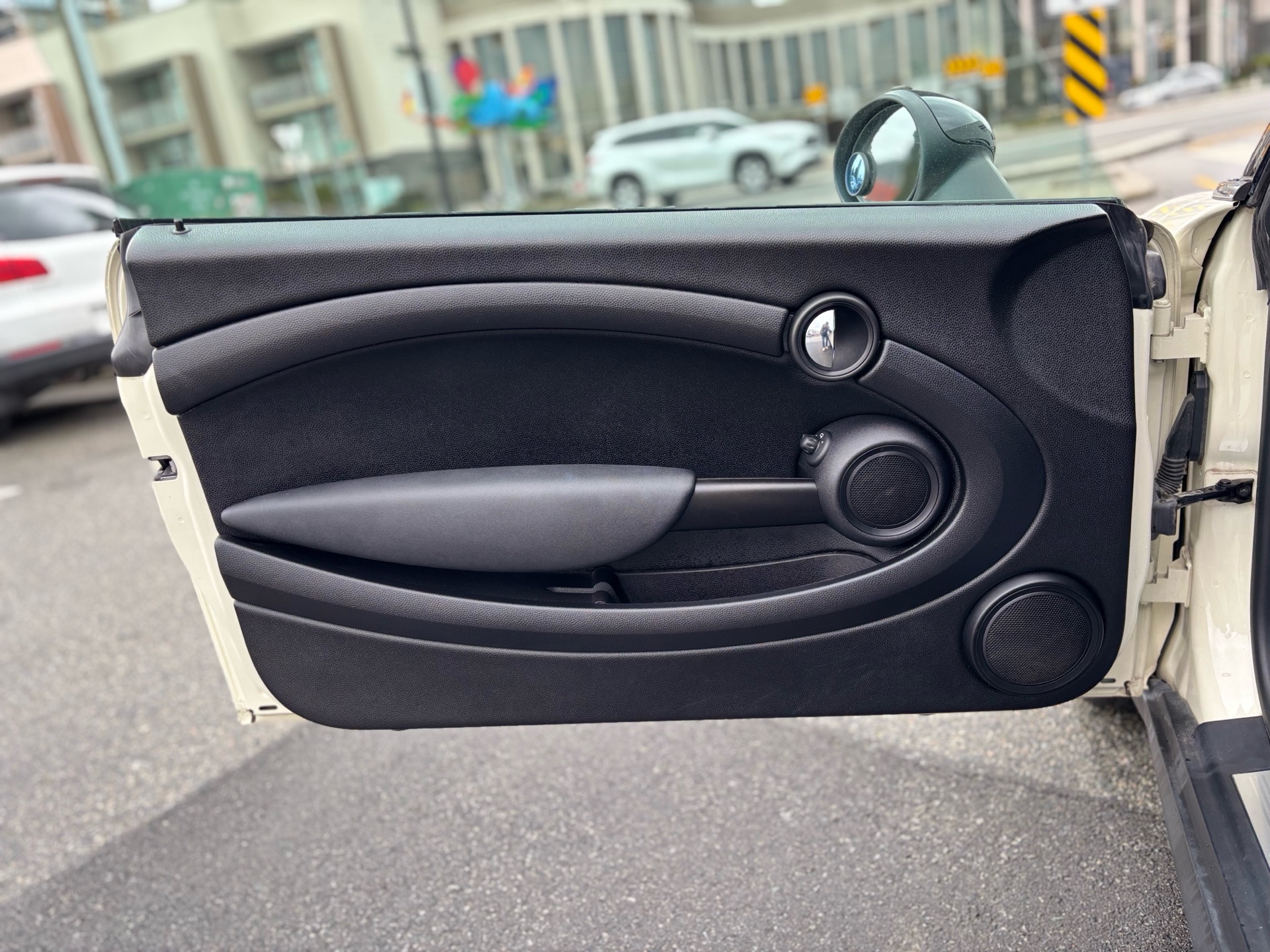 /canwestautoinc/2012-MINI-CooperHardtop-005457438894747257.jpg