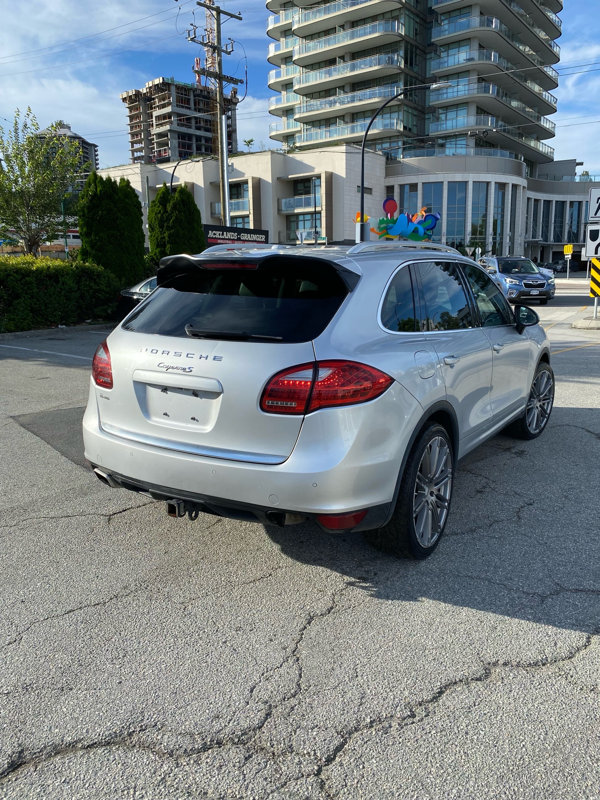/canwestautoinc/2012-Porsche-Cayenne-3325518675707124.jpg
