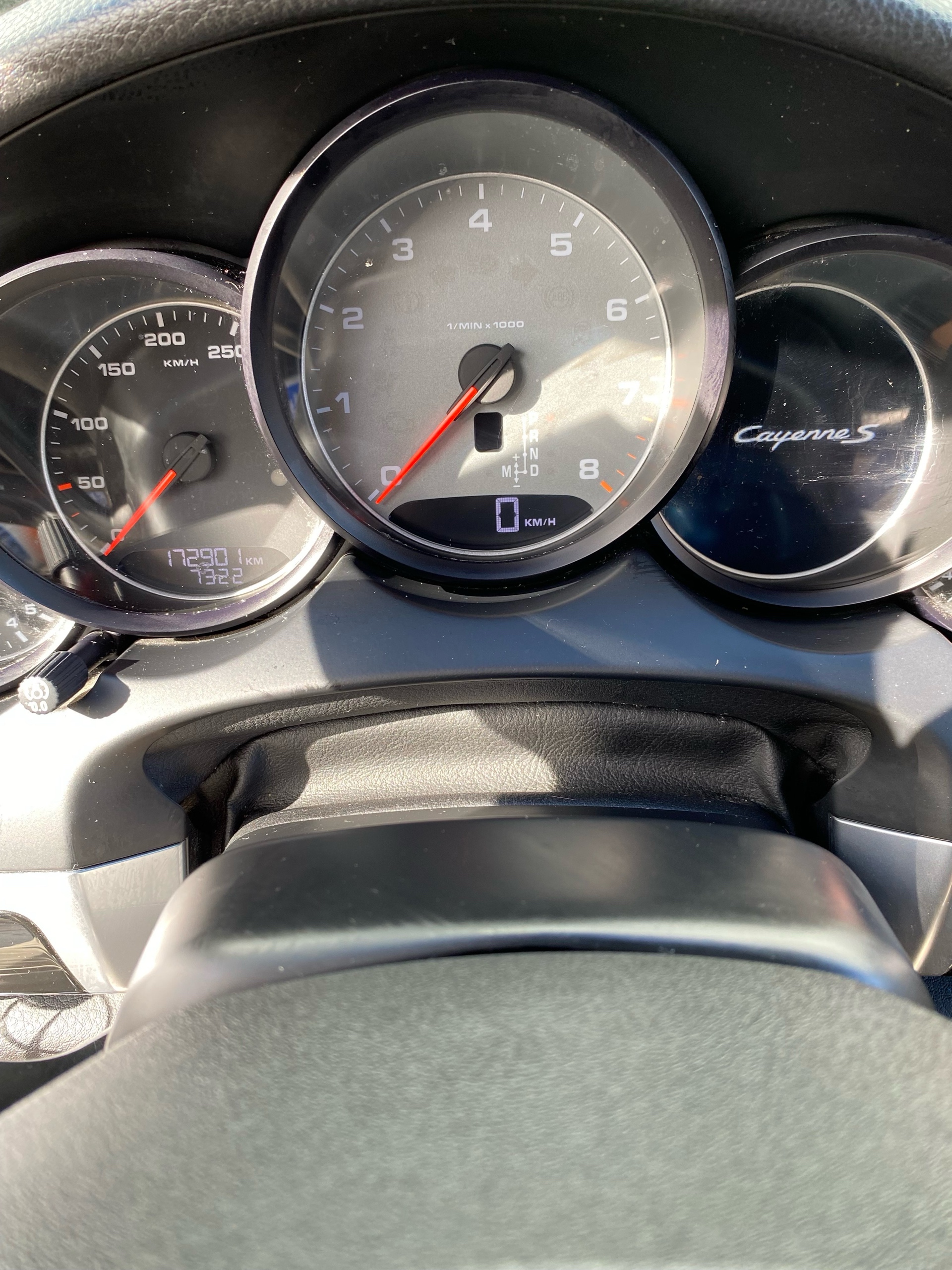 /canwestautoinc/2012-Porsche-Cayenne-92200511525524.jpg