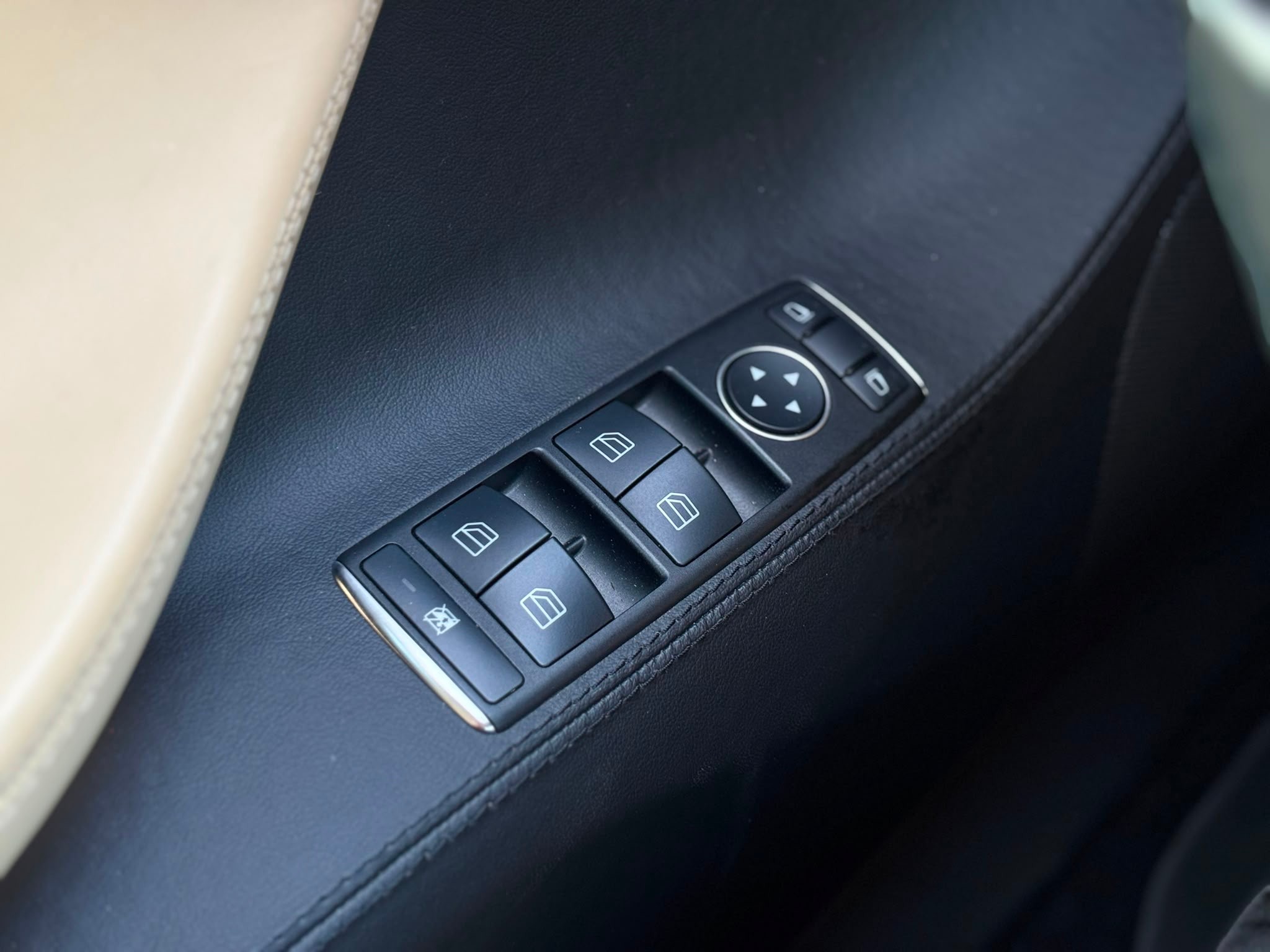 /canwestautoinc/2012-Tesla-ModelS-1871899064234861.jpg