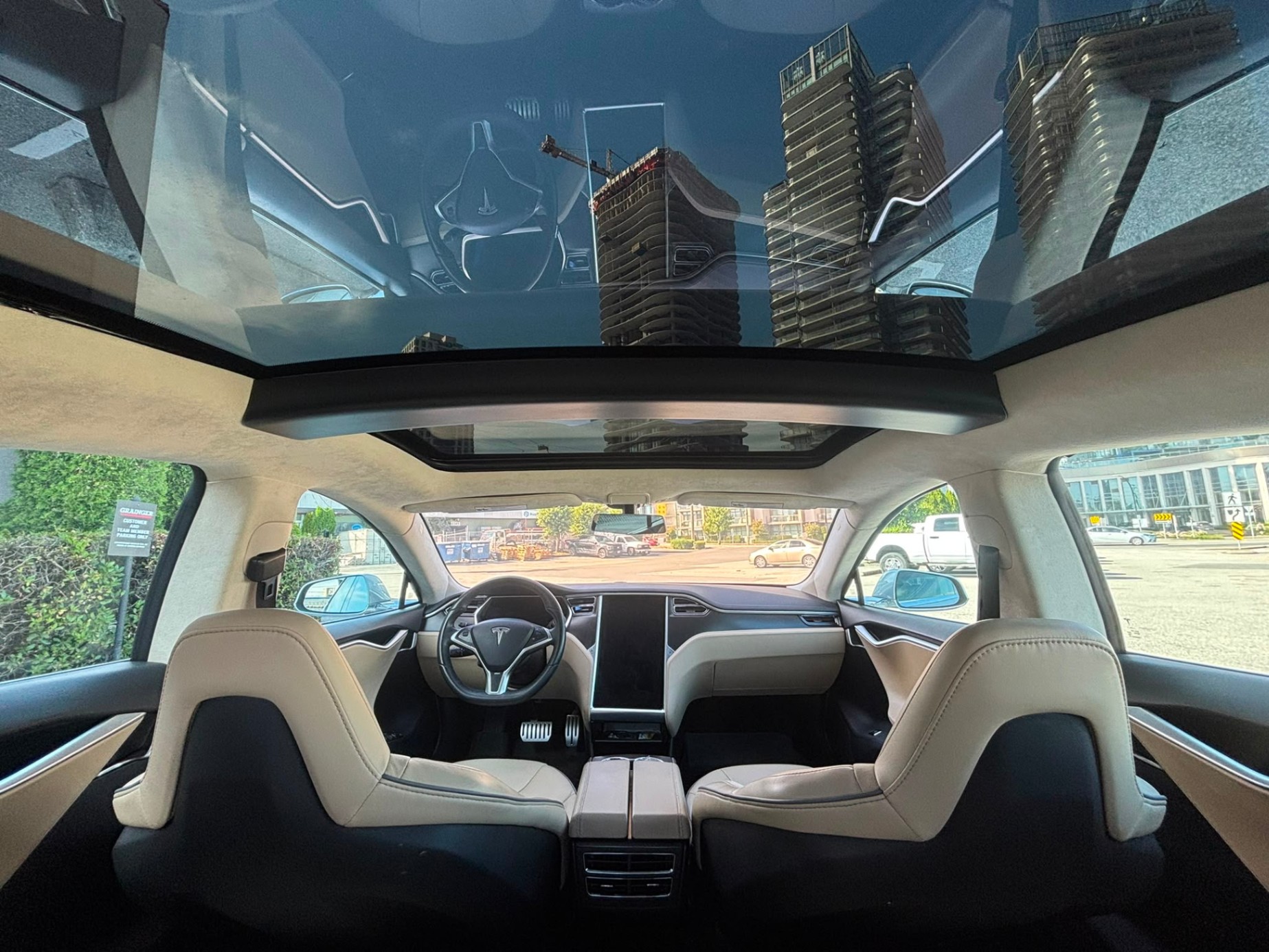 /canwestautoinc/2012-Tesla-ModelS-3852989646243019.jpg
