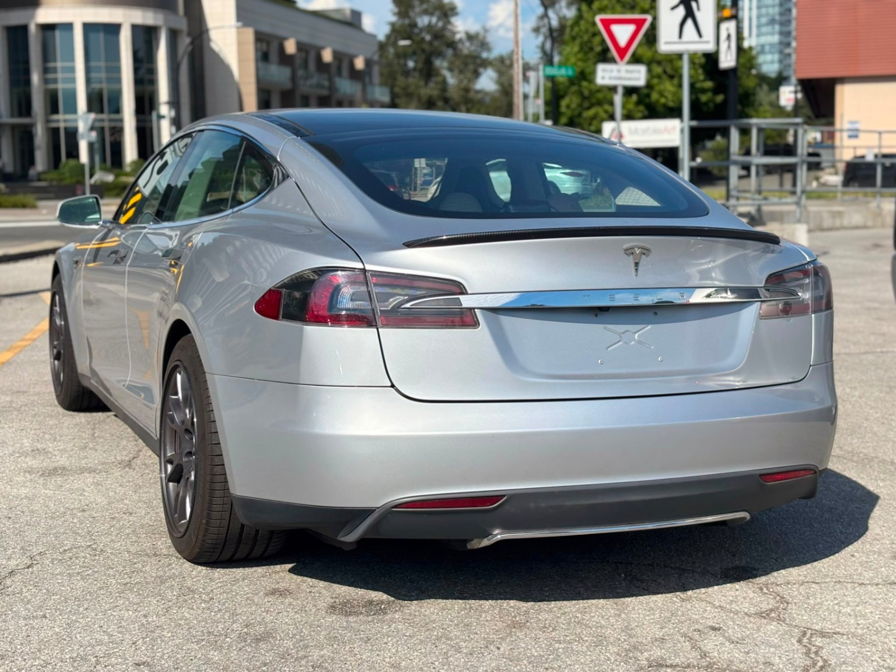 /canwestautoinc/2012-Tesla-ModelS-6292457626299792.jpg