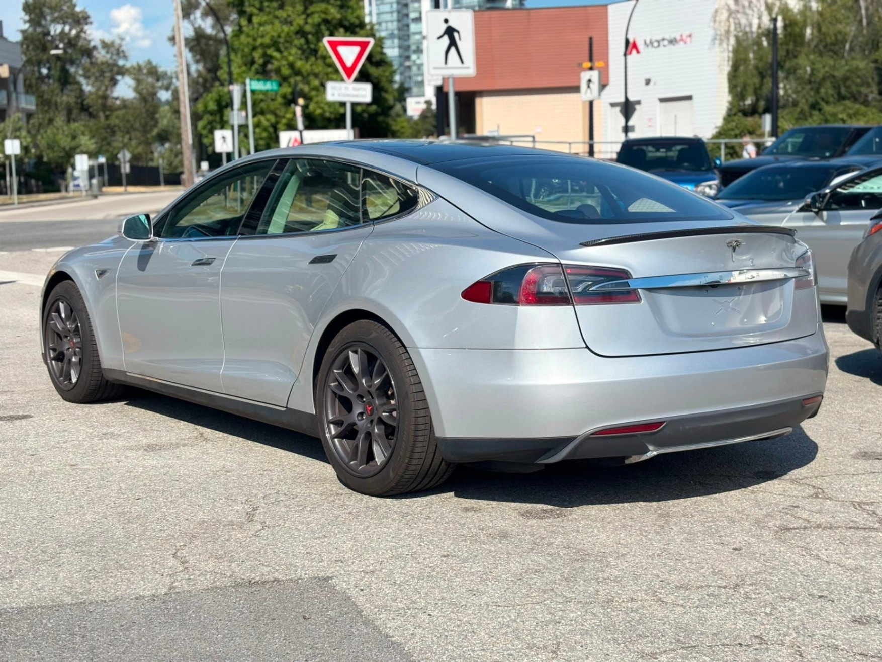 /canwestautoinc/2012-Tesla-ModelS-8329090287564691.jpg