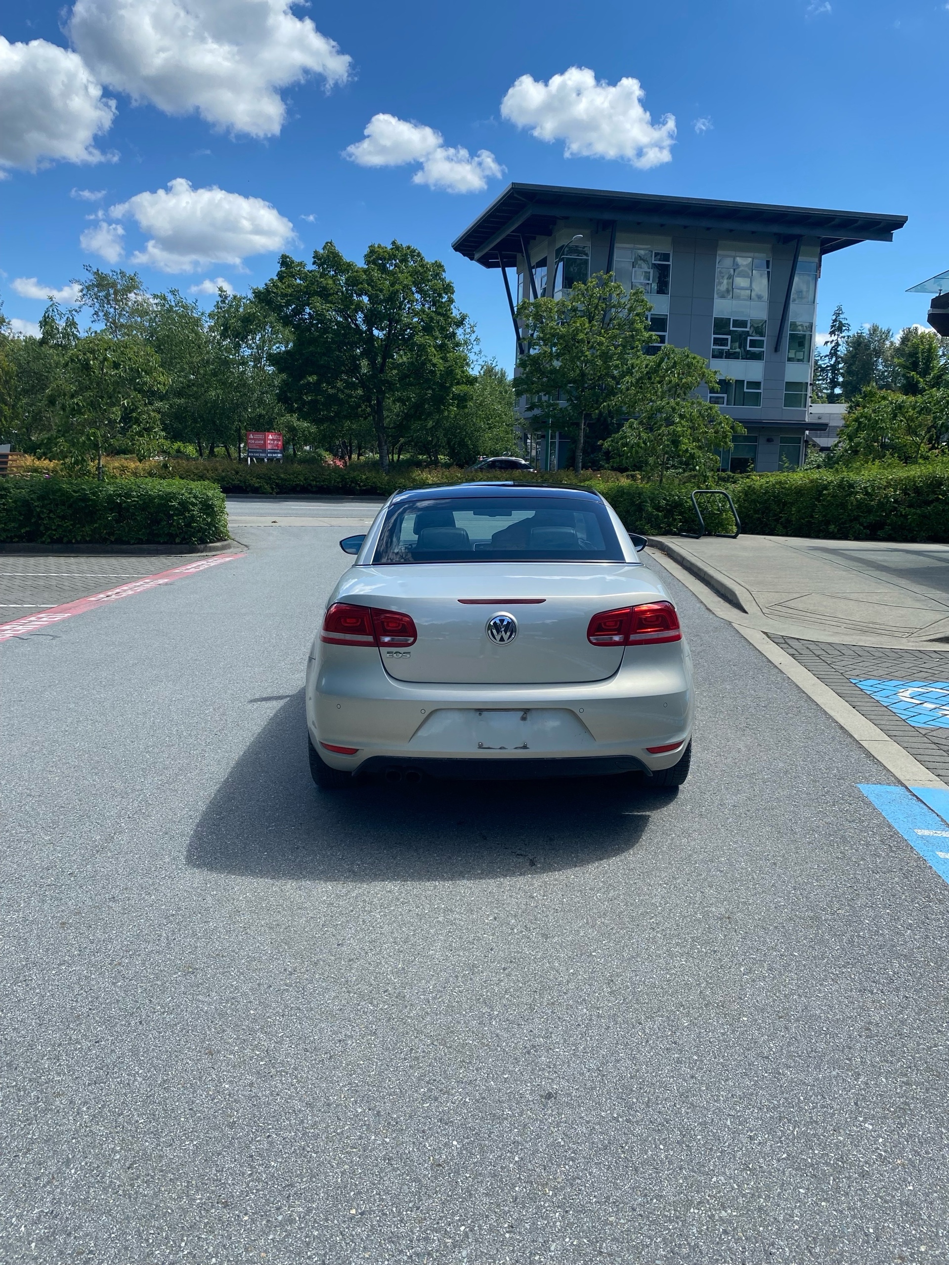 /canwestautoinc/2012-Volkswagen-Eos-05034701550836207.jpg