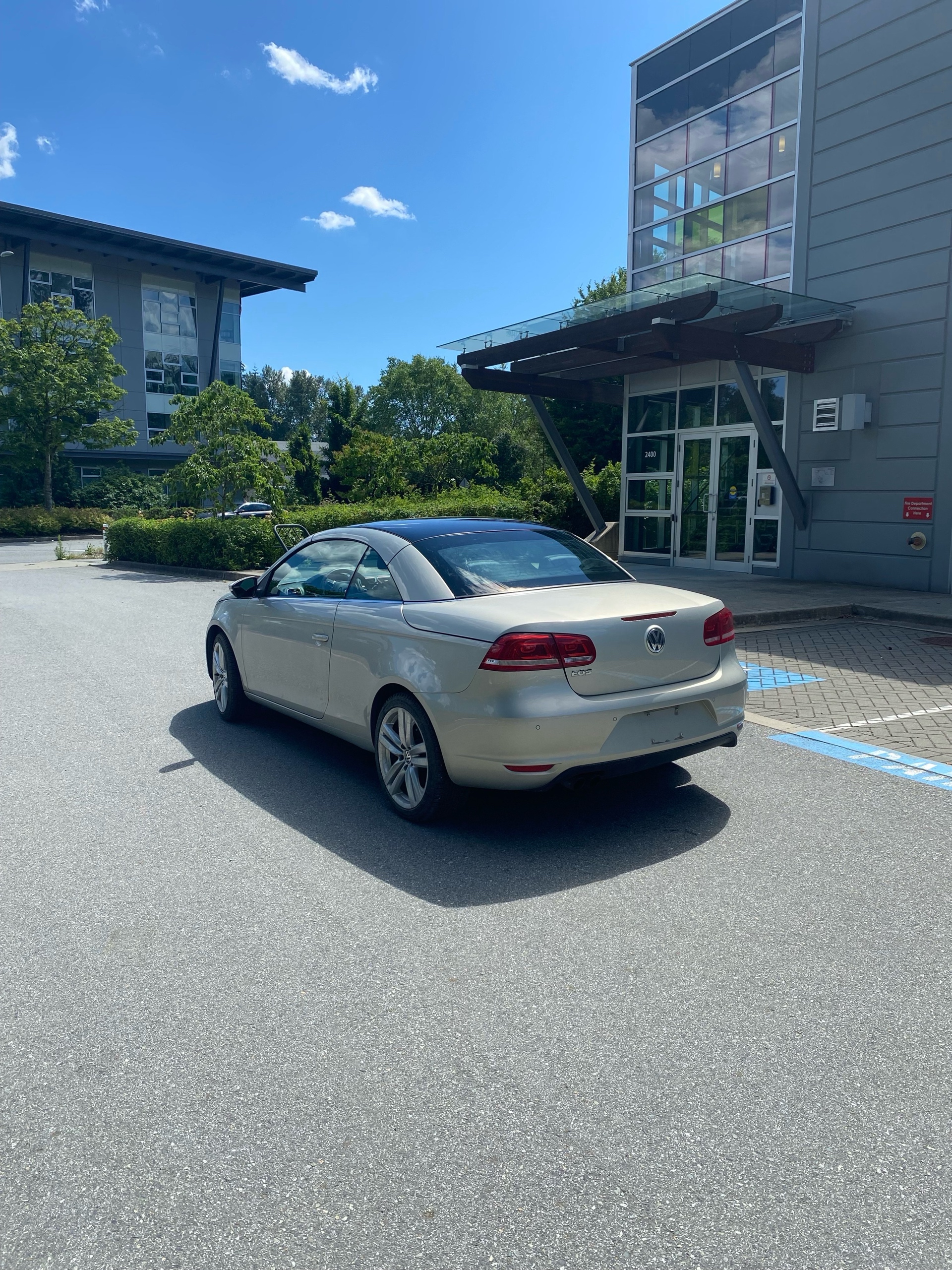 /canwestautoinc/2012-Volkswagen-Eos-30602786975076635.jpg