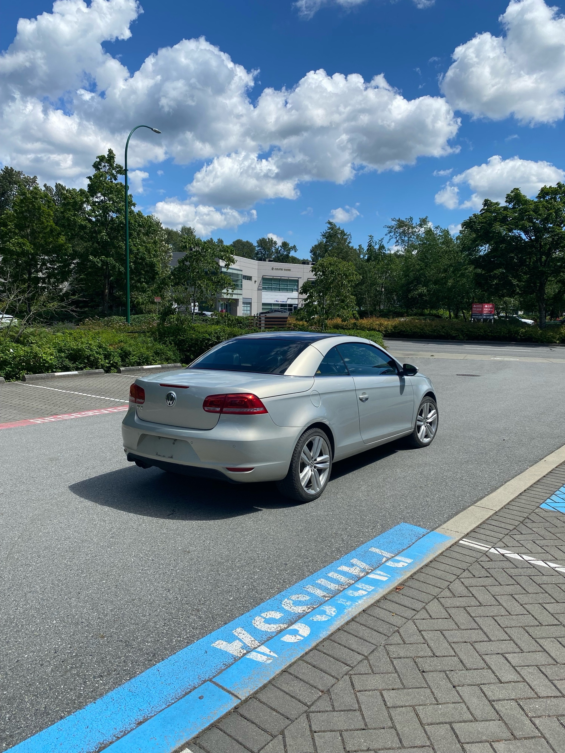 /canwestautoinc/2012-Volkswagen-Eos-8893661972754339.jpg