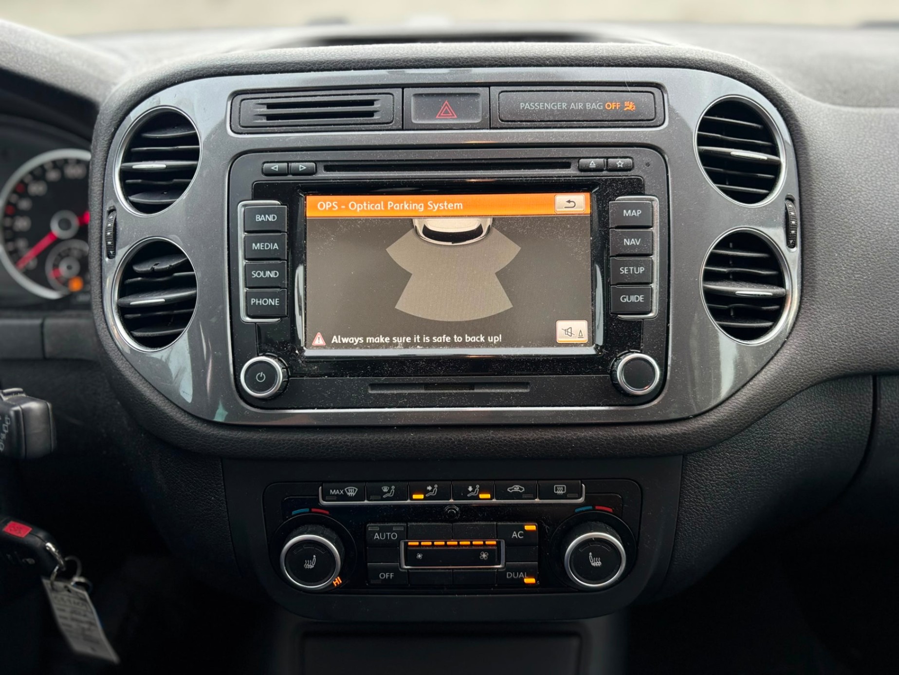 /canwestautoinc/2012-Volkswagen-Tiguan-09165744641389884.jpg