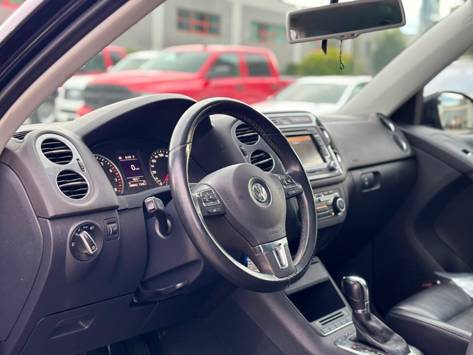 /canwestautoinc/2012-Volkswagen-Tiguan-2141178436493527.jpg