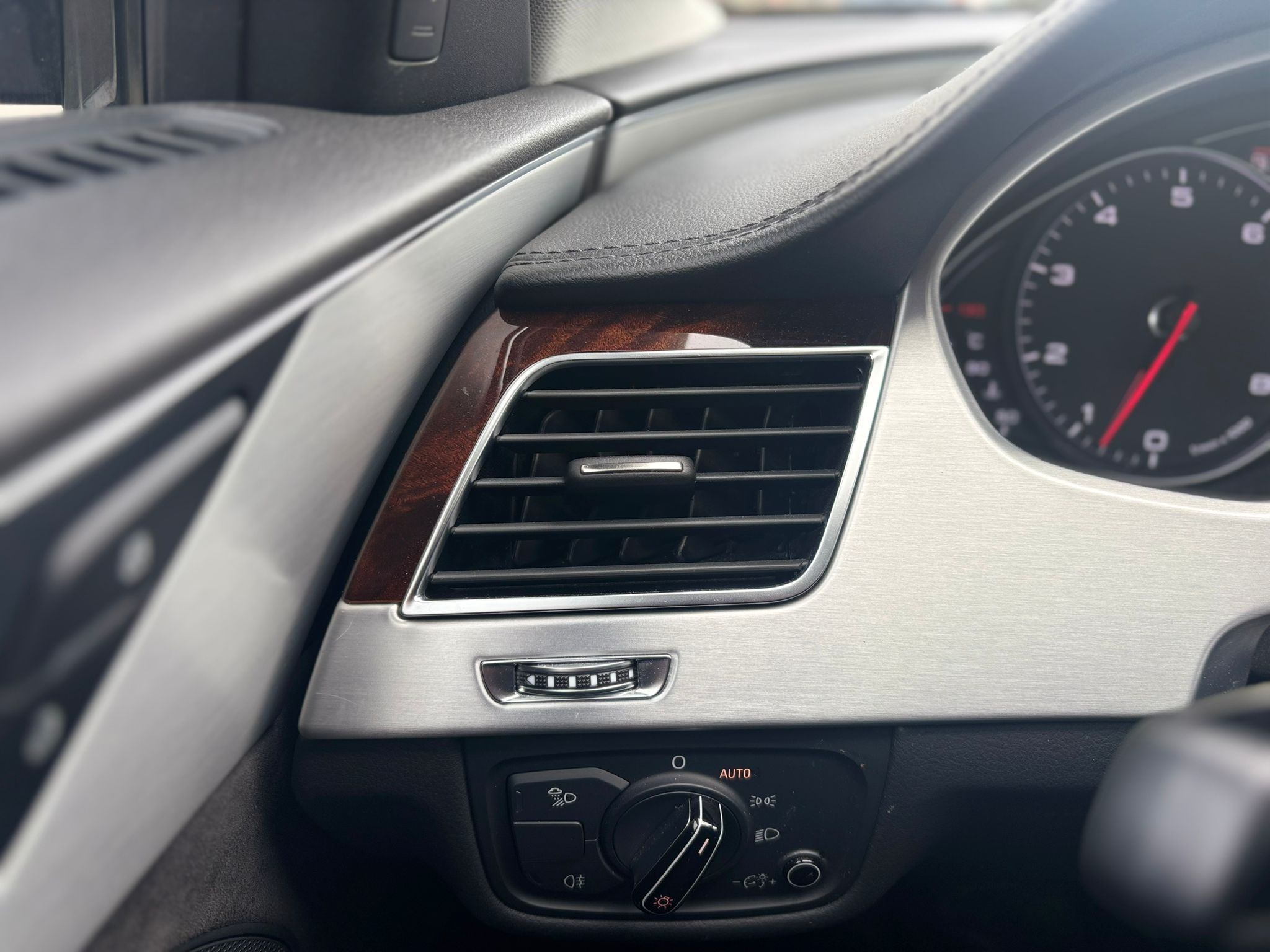 /canwestautoinc/2013-Audi-A8-06170458000557111.jpg