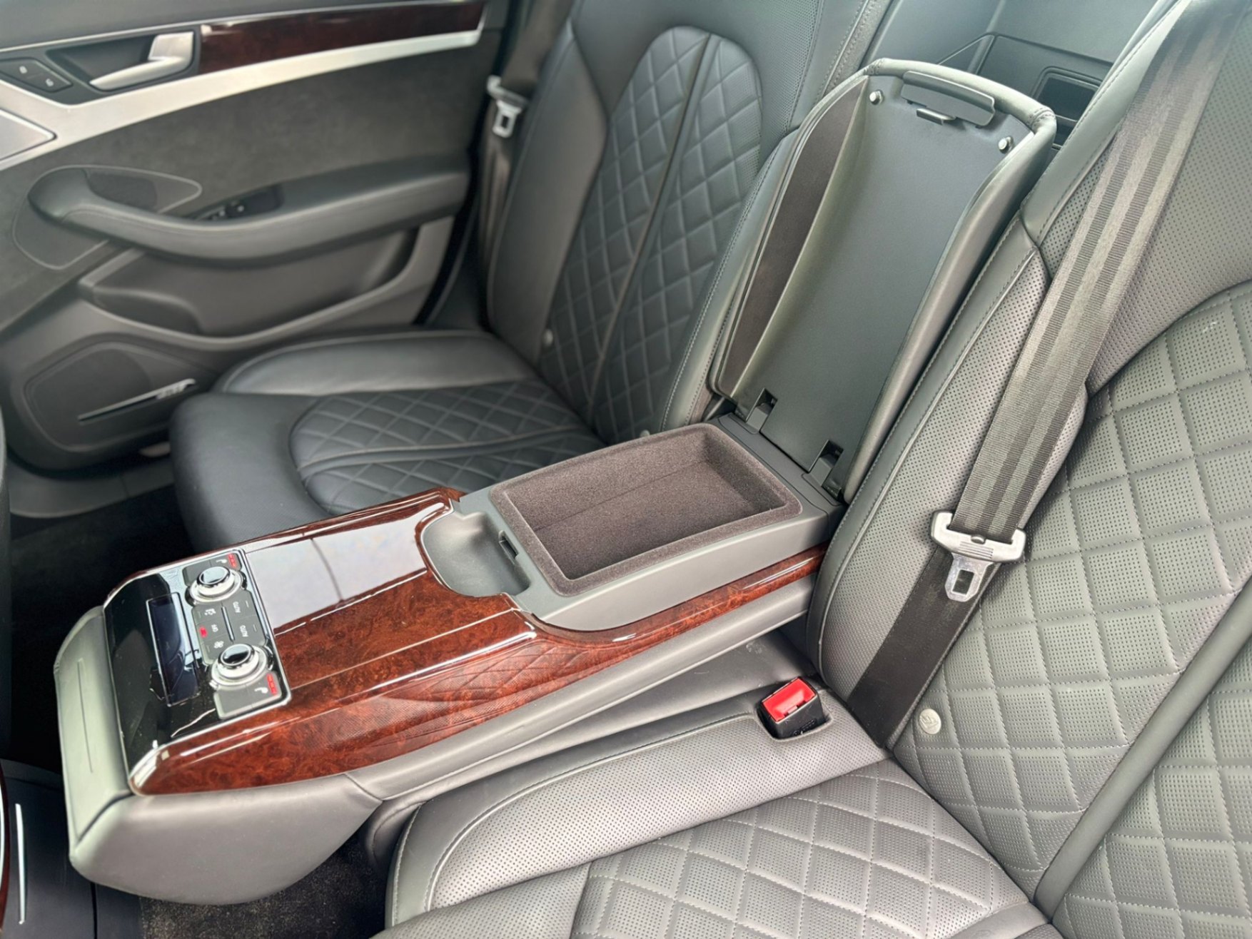 /canwestautoinc/2013-Audi-A8-09805347118435548.jpg