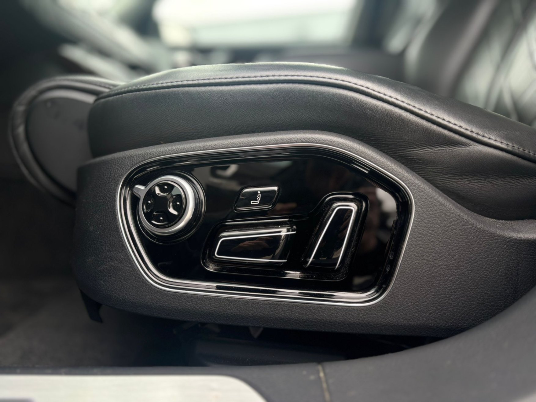 /canwestautoinc/2013-Audi-A8-1069814076572444.jpg