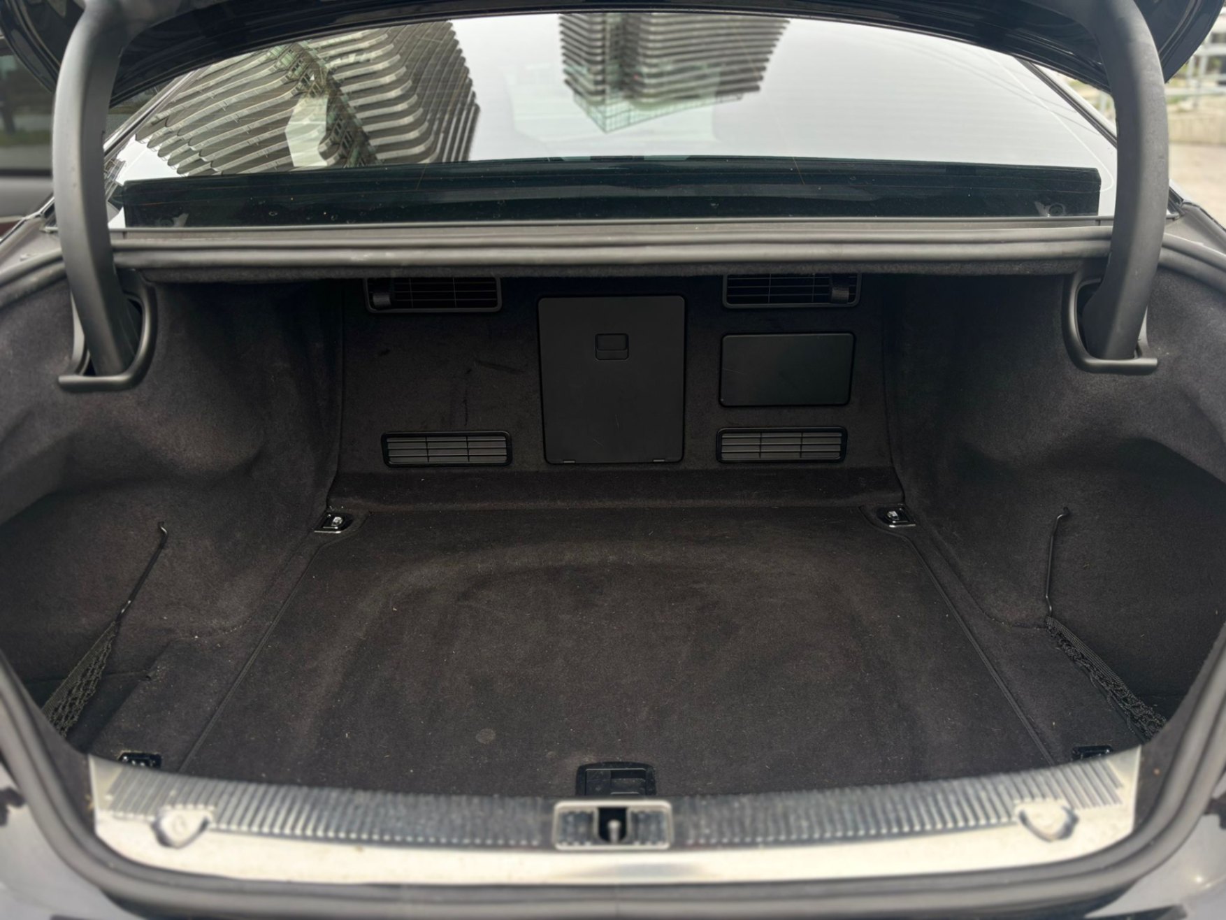 /canwestautoinc/2013-Audi-A8-24384528185293997.jpg