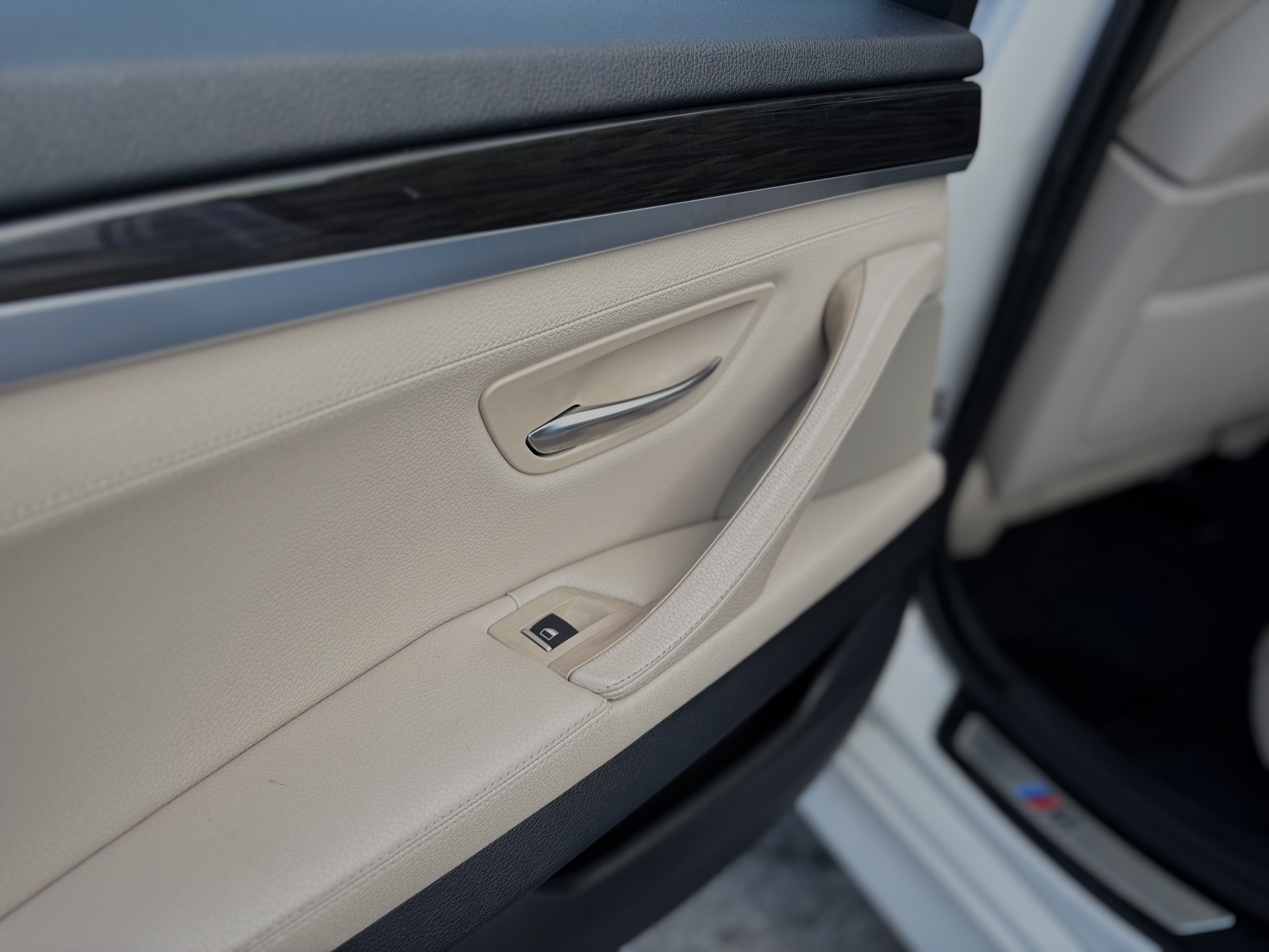 /canwestautoinc/2013-BMW-5Series-7016544018253958.jpg