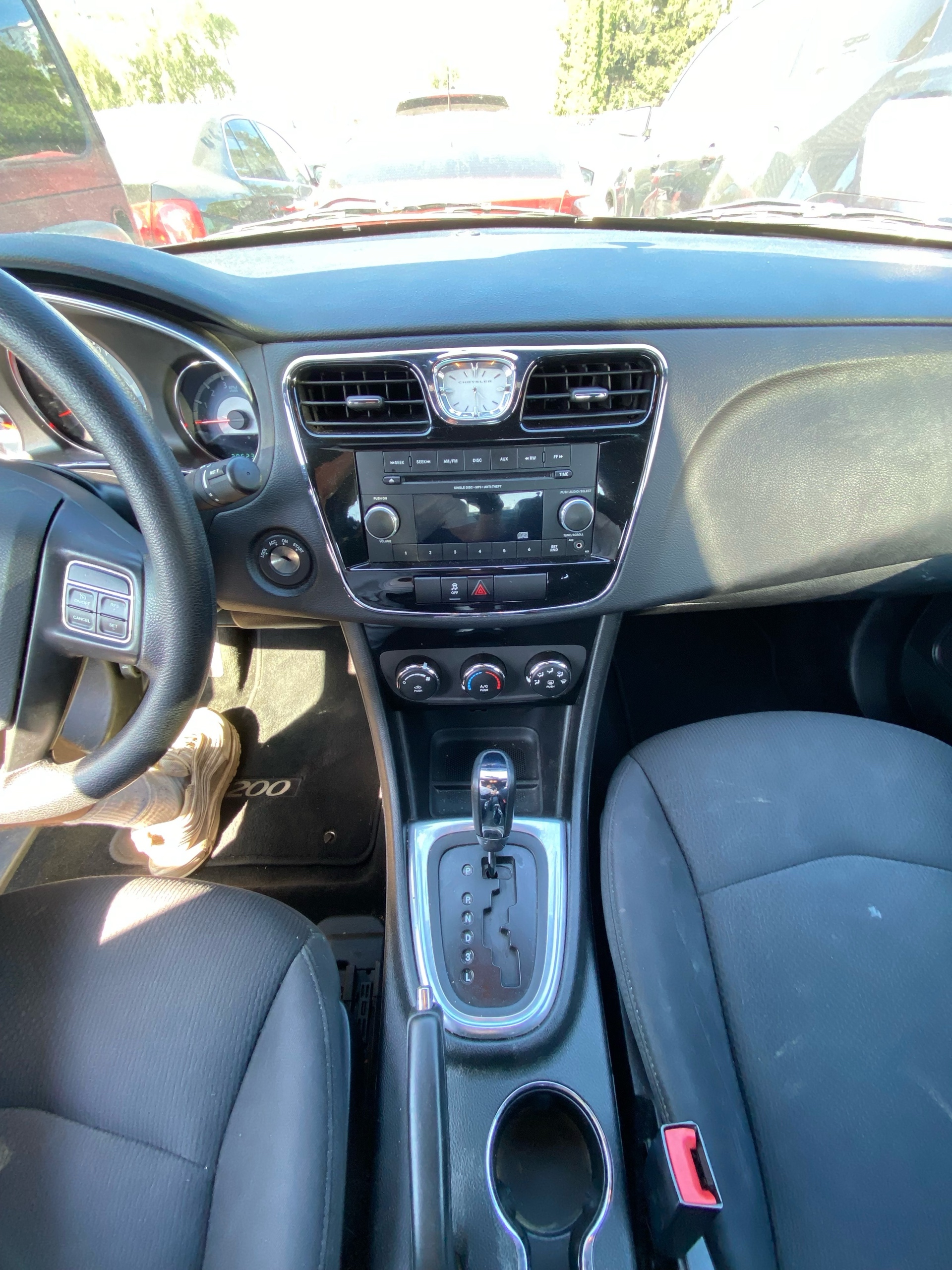 /canwestautoinc/2013-Chrysler-200-10675098701948427.jpg