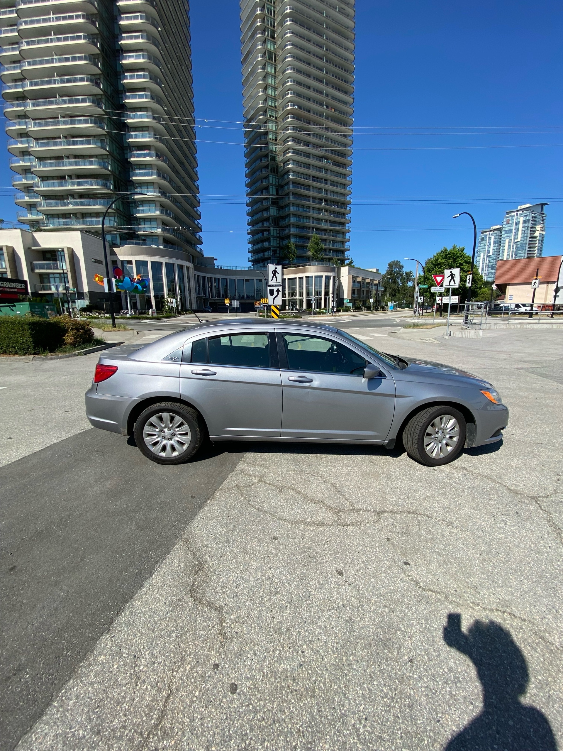 /canwestautoinc/2013-Chrysler-200-14636105494096419.jpg