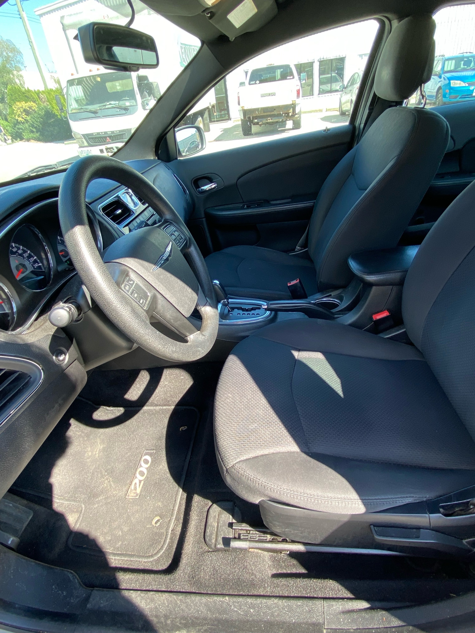 /canwestautoinc/2013-Chrysler-200-7757877695383741.jpg