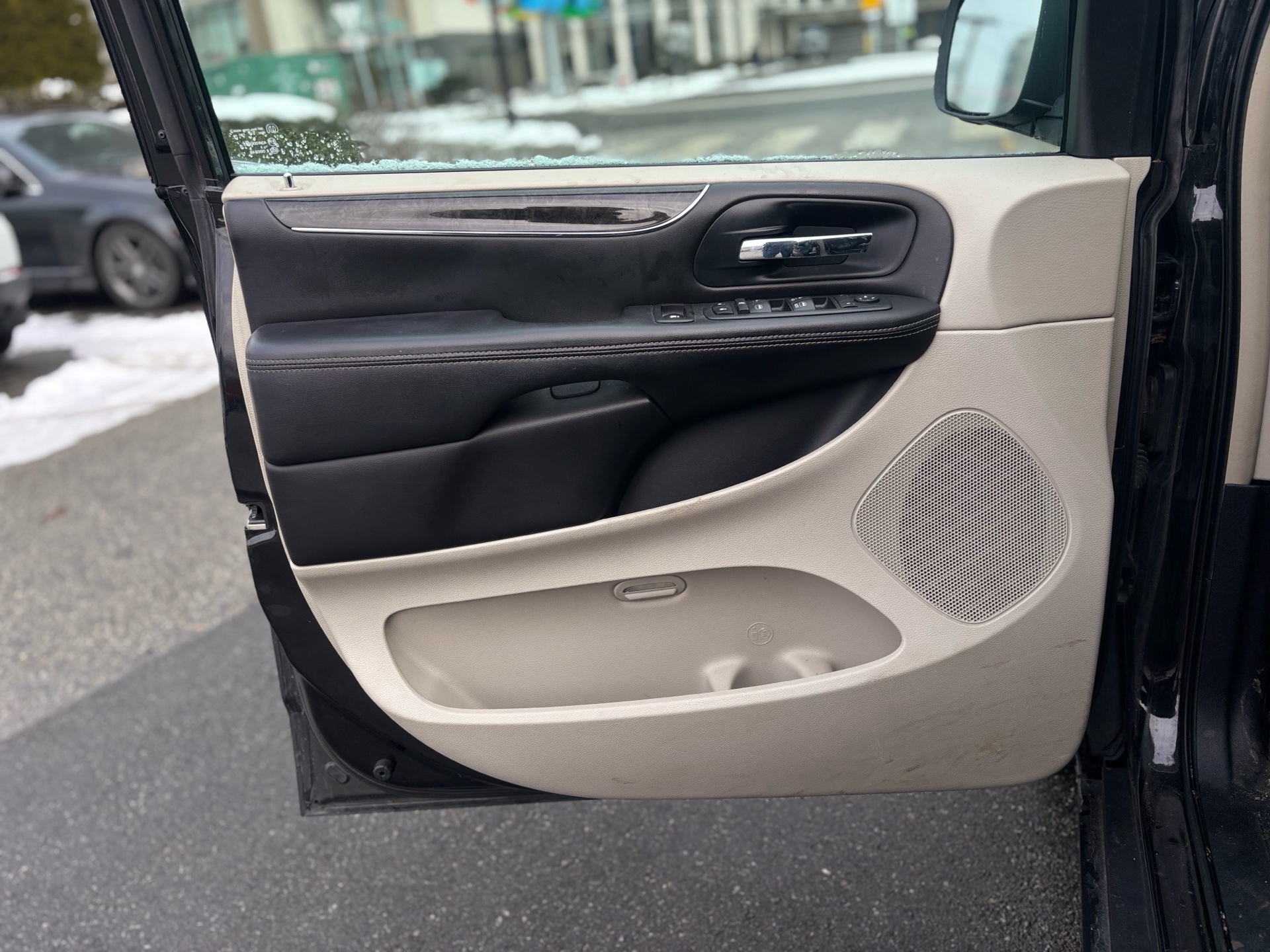 /canwestautoinc/2013-Chrysler-Town&-04164178496174786.jpg