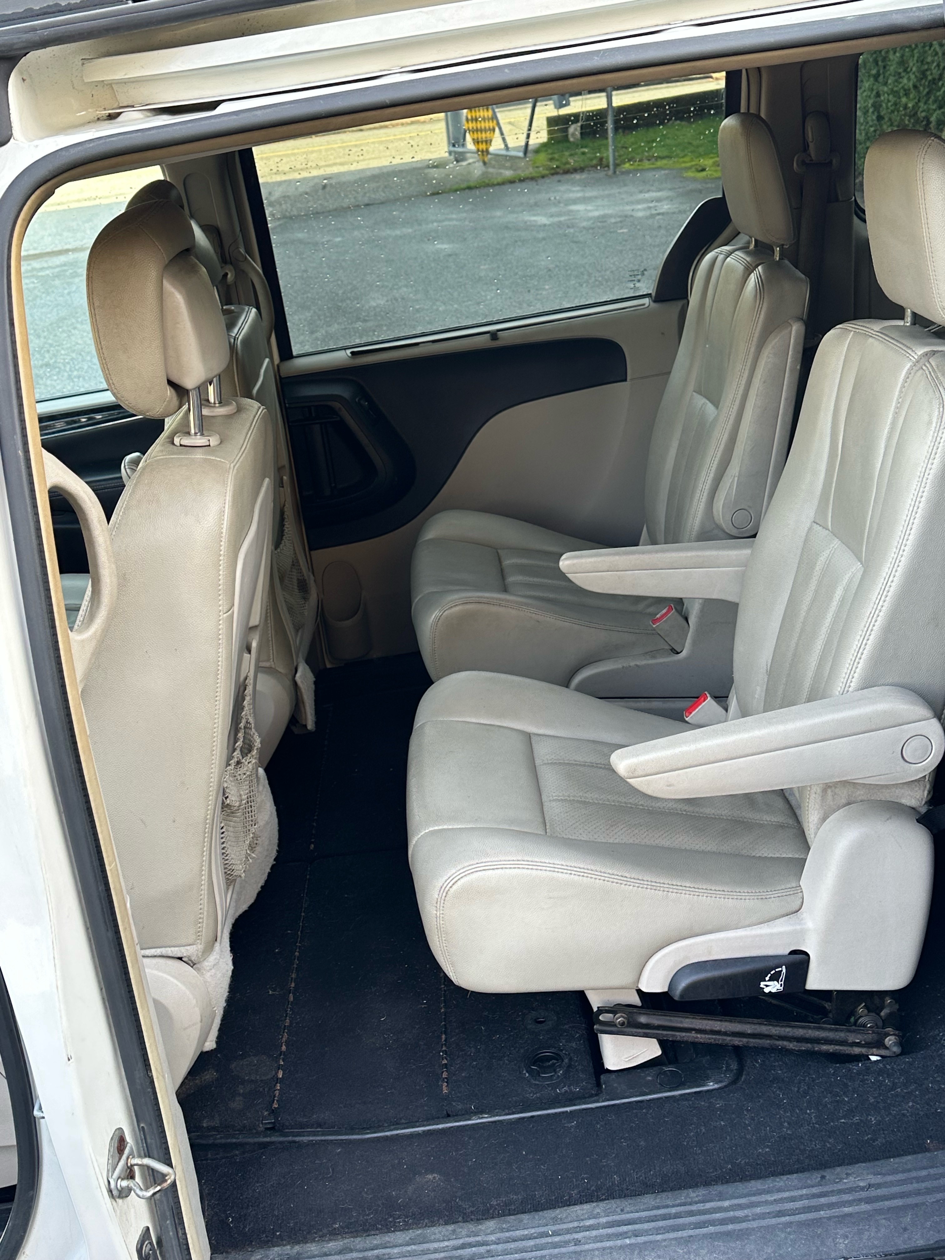 /canwestautoinc/2013-Chrysler-Town&-41464267166494073.jpg