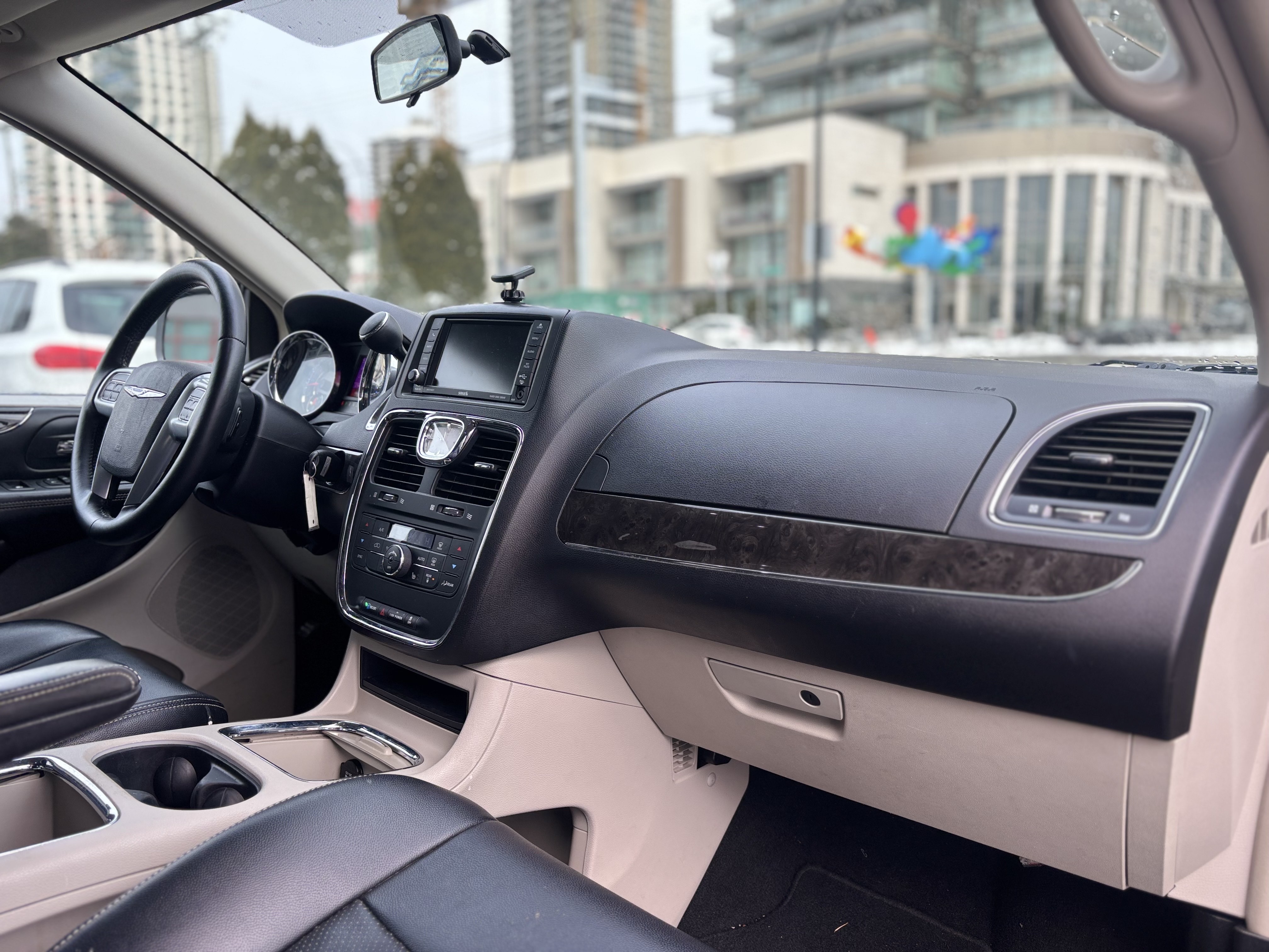 /canwestautoinc/2013-Chrysler-Town&-4246301076398904.jpg