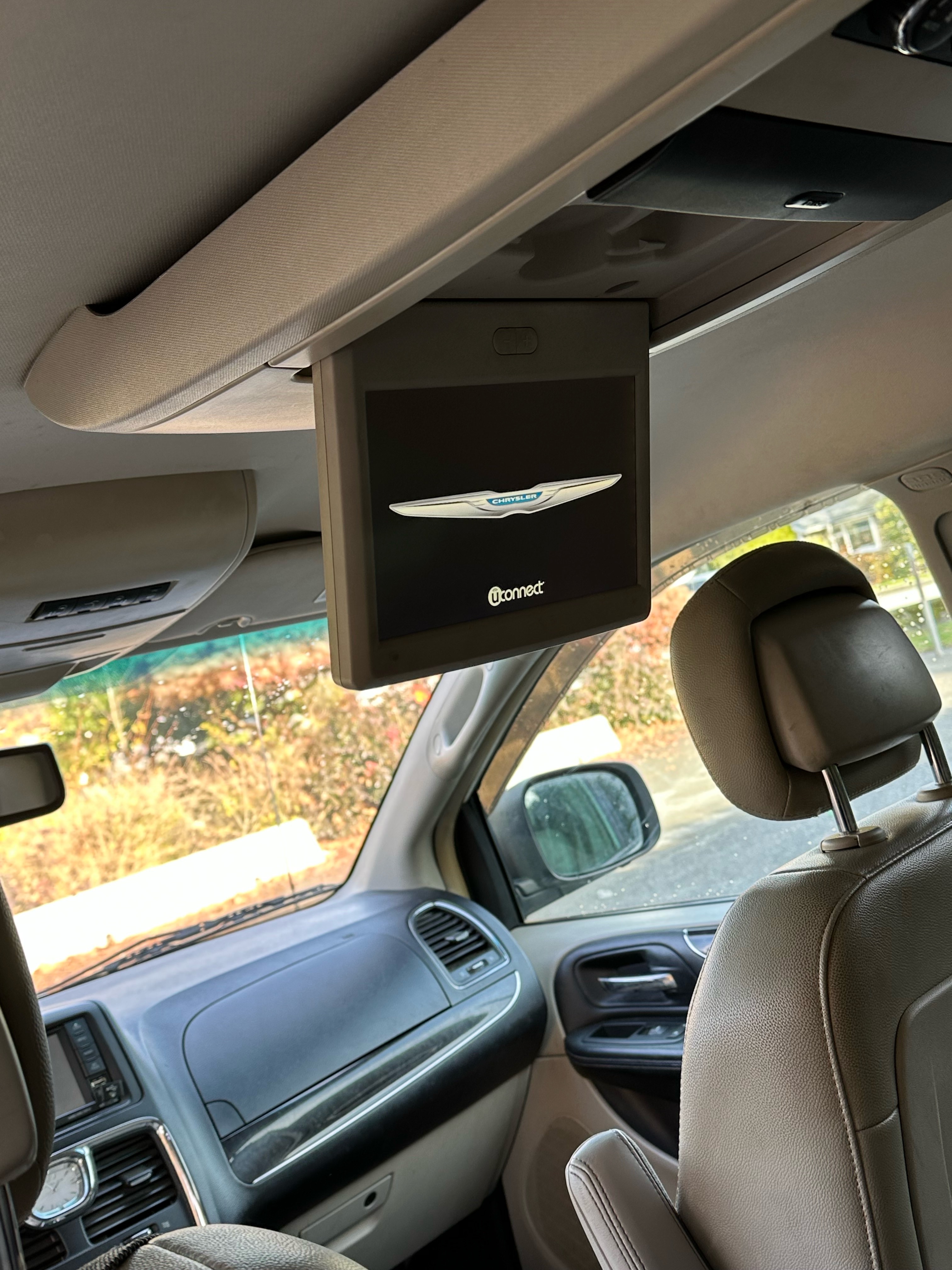 /canwestautoinc/2013-Chrysler-Town&-8823551141943464.jpg