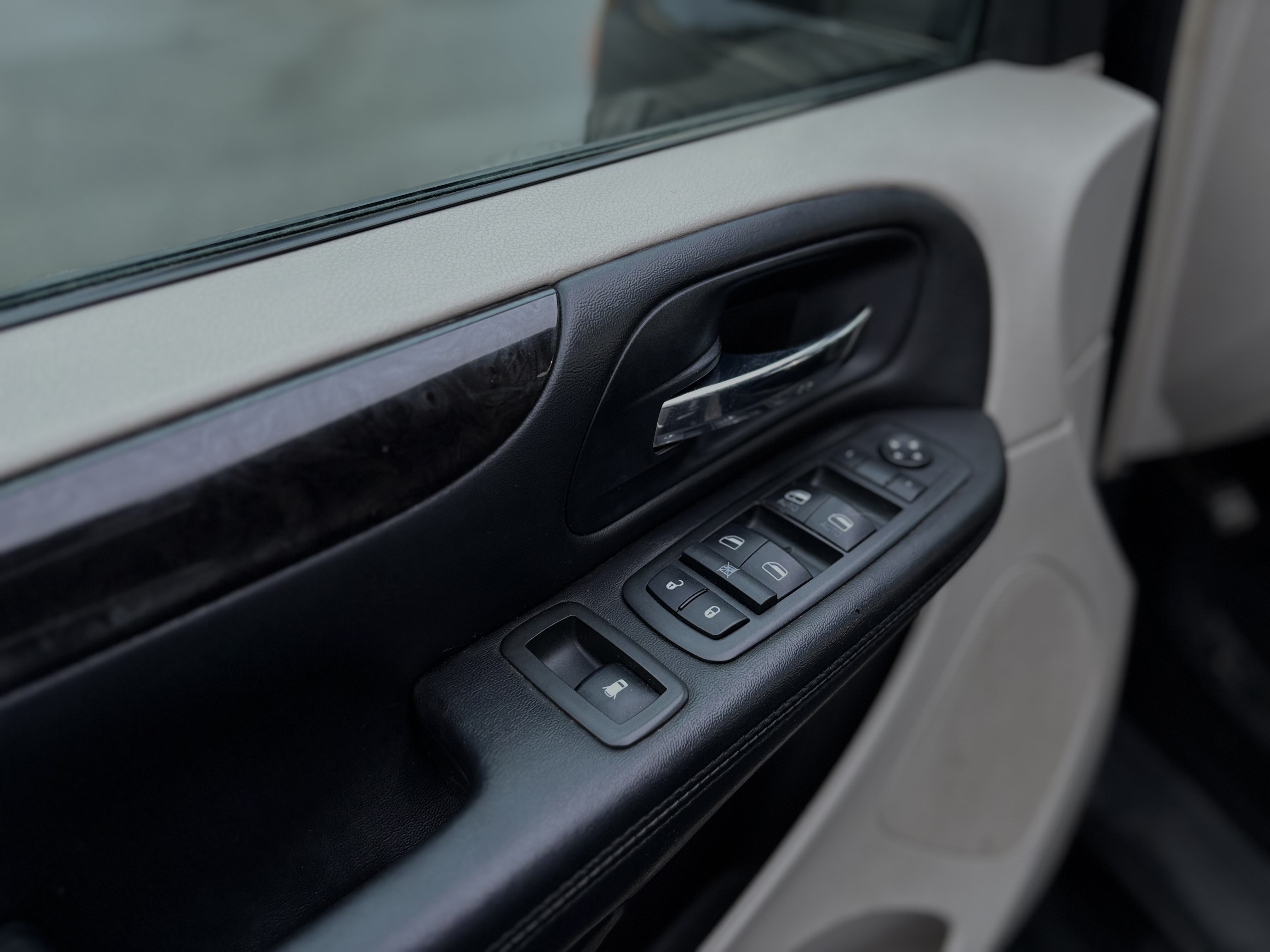 /canwestautoinc/2013-Dodge-GrandCaravan-31965994644153906.jpg