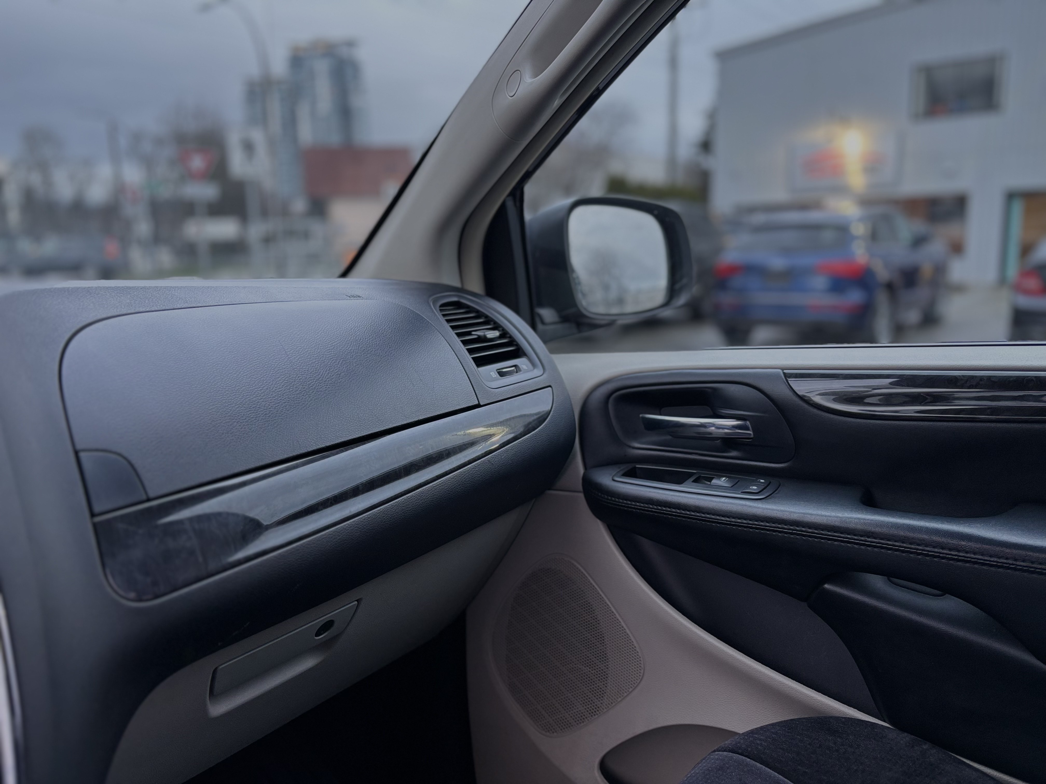 /canwestautoinc/2013-Dodge-GrandCaravan-48081490490973566.jpg