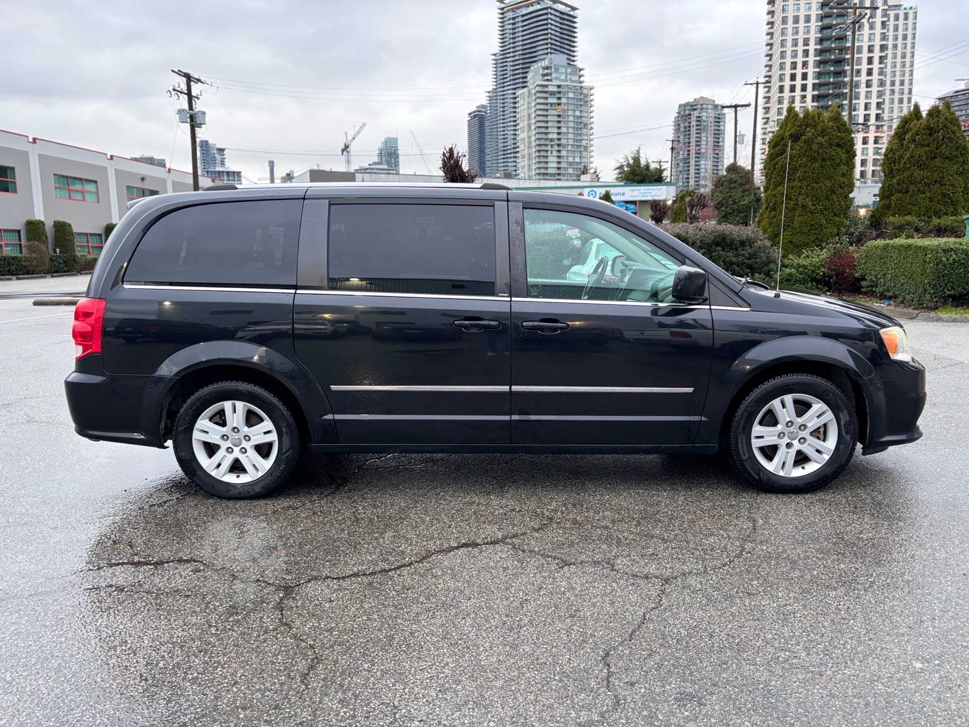 /canwestautoinc/2013-Dodge-GrandCaravan-997043461674151.jpg